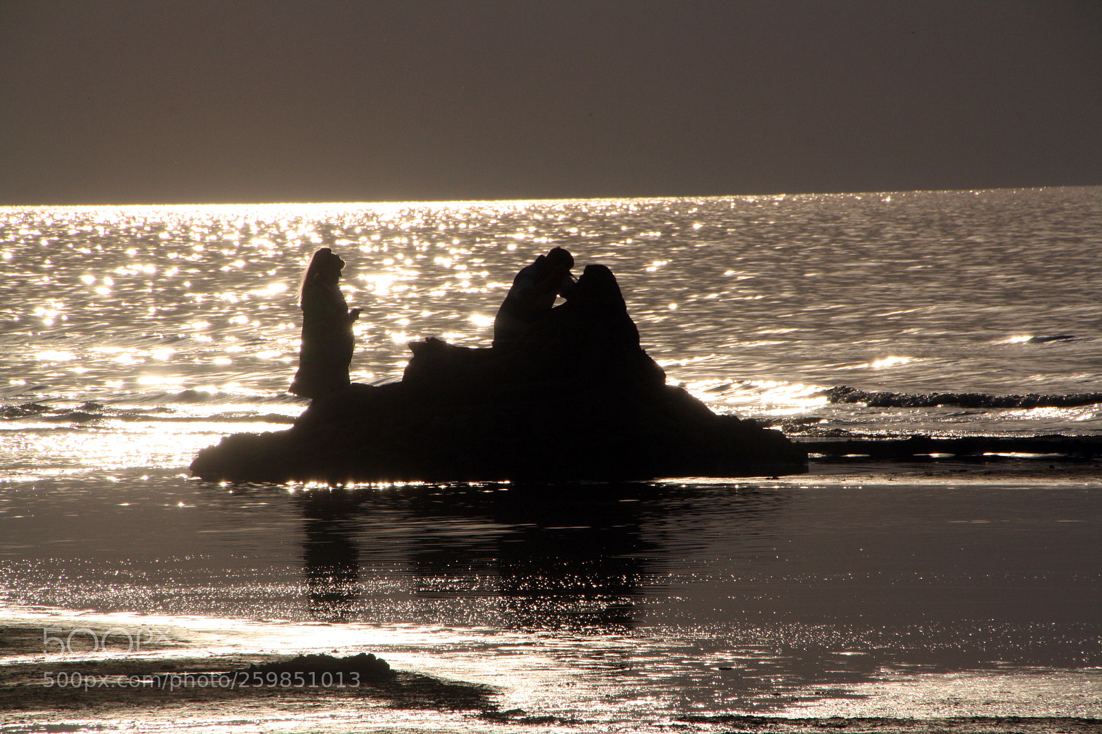 Canon EOS 1000D (EOS Digital Rebel XS / EOS Kiss F) sample photo. Mermaid washed ashore photography