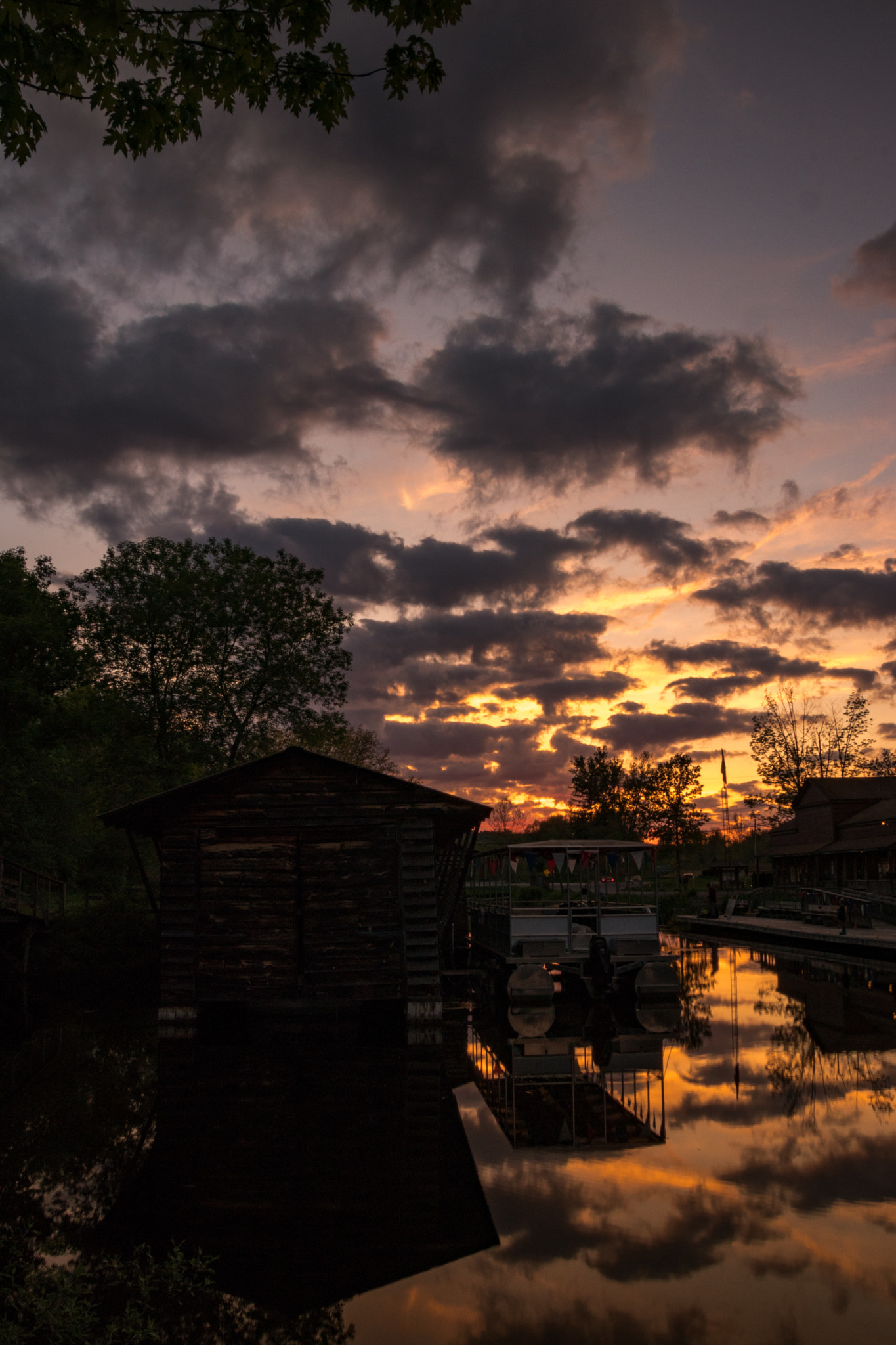 Canon EOS 800D (EOS Rebel T7i / EOS Kiss X9i) sample photo. Erie canal at sunset photography