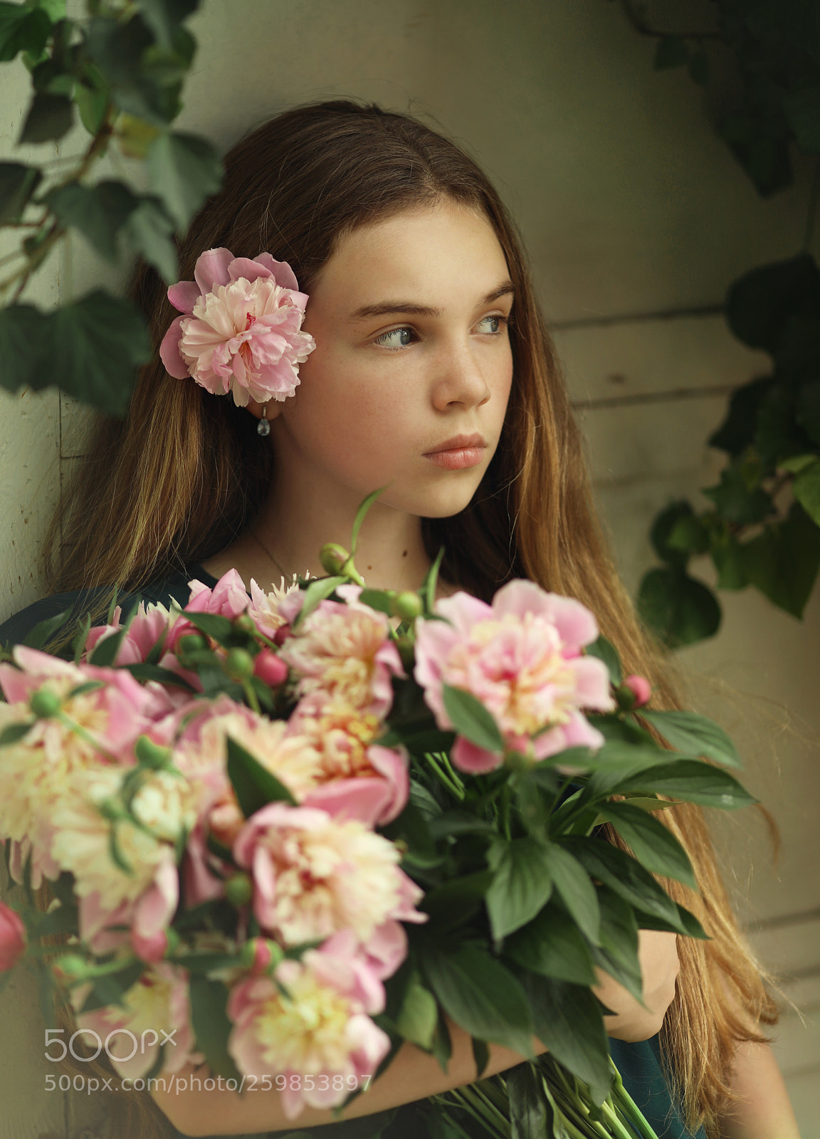 Canon EOS 5D Mark IV sample photo. Girl and peonies photography