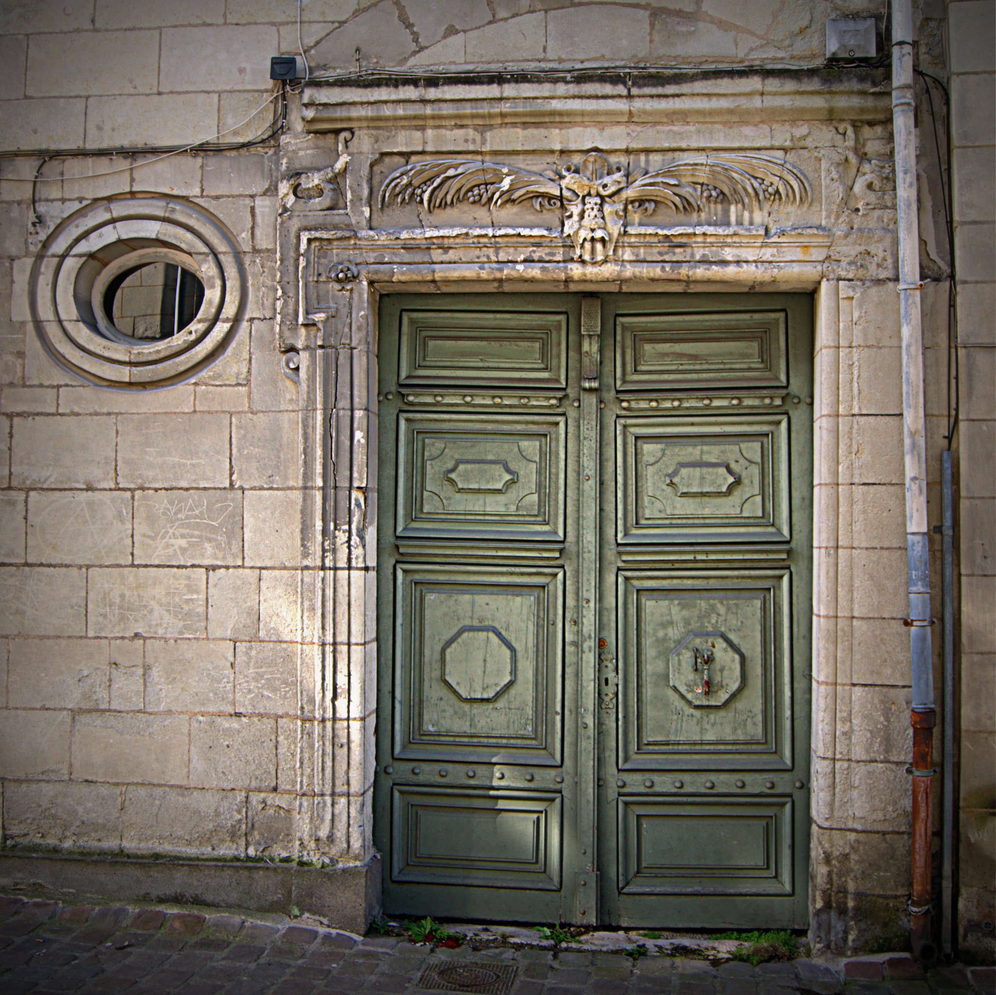 Sony Alpha DSLR-A290 sample photo. Saumur old town quarter photography