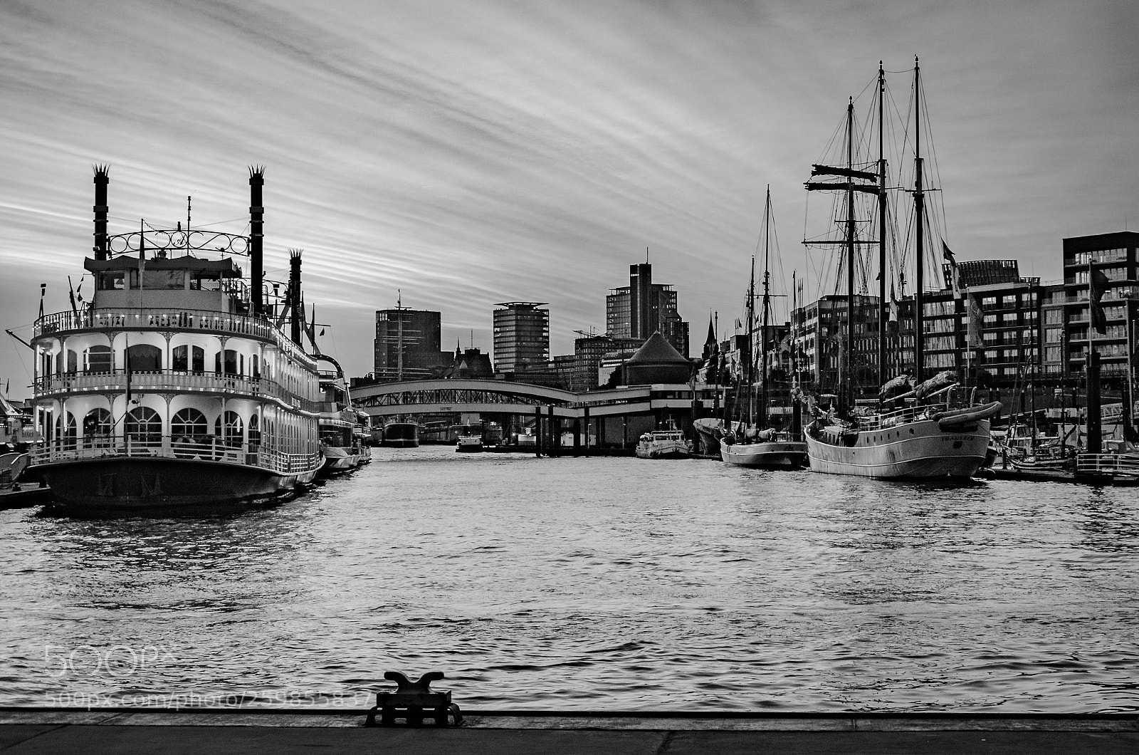 Nikon D5100 sample photo. Ships in hamburg photography