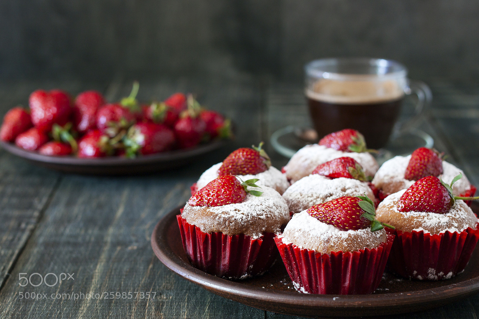 Canon EOS 500D (EOS Rebel T1i / EOS Kiss X3) sample photo. Cupcakes on a wooden photography