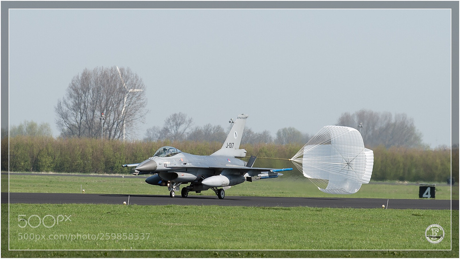 Nikon D4 sample photo. F16 with drag chute photography