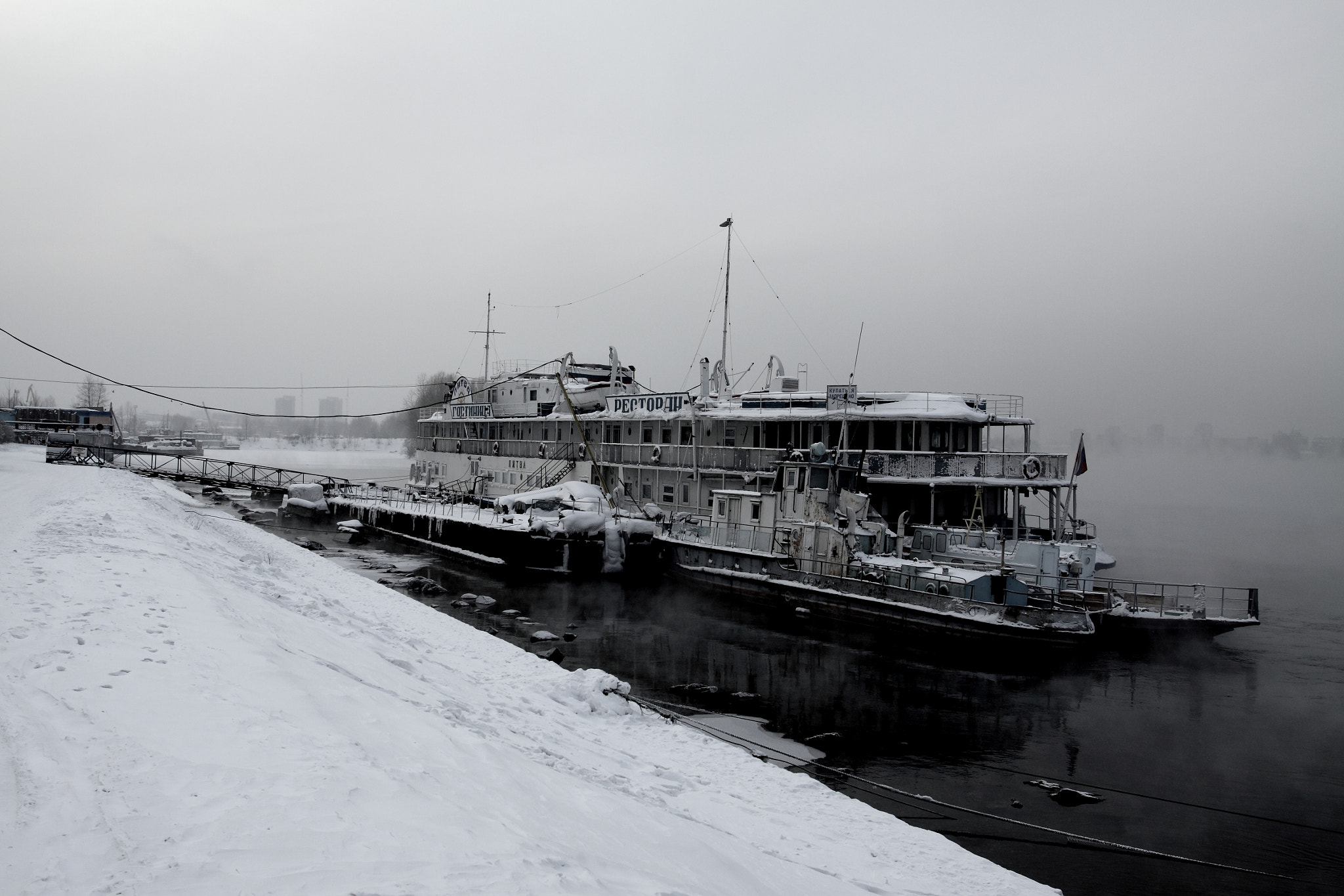 Canon EF 17-40mm F4L USM sample photo. Old boat photography