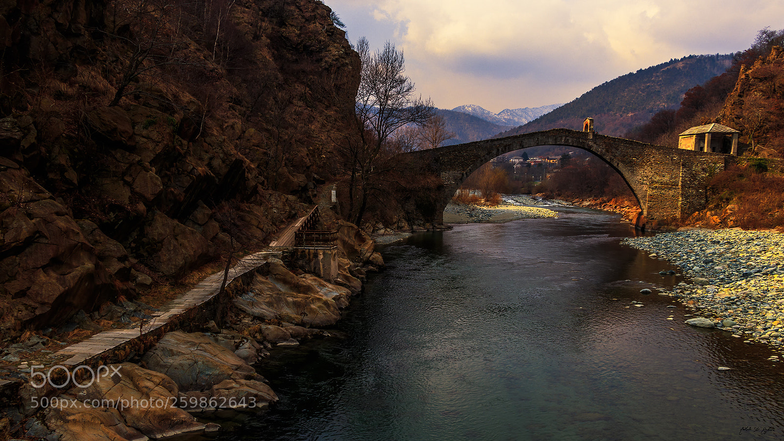 Canon EOS 77D (EOS 9000D / EOS 770D) sample photo. Devil's bridge on morning photography