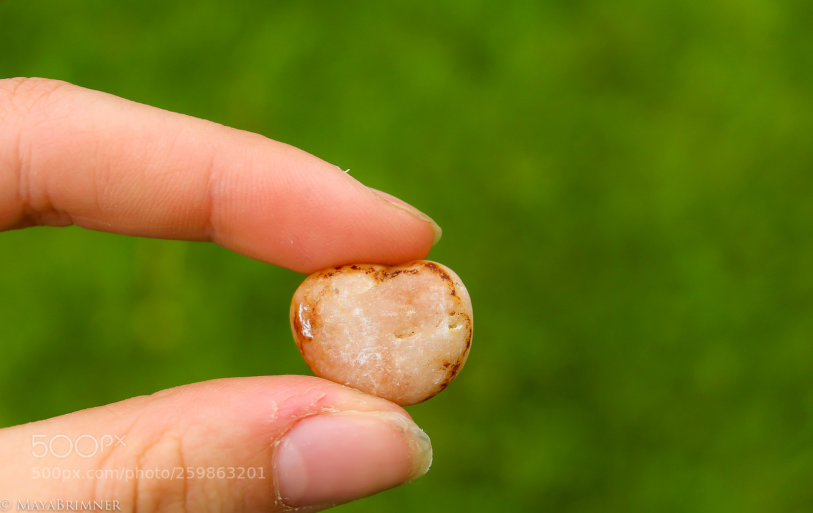 Canon EOS 1200D (EOS Rebel T5 / EOS Kiss X70 / EOS Hi) sample photo. Holding stone photography