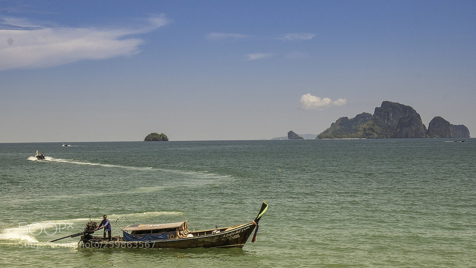 Panasonic Lumix DMC-GX85 (Lumix DMC-GX80 / Lumix DMC-GX7 Mark II) sample photo. Long tail boats photography