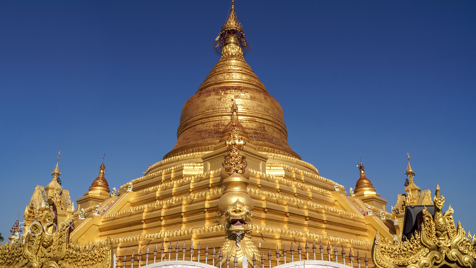Sony SLT-A65 (SLT-A65V) sample photo. Golden pagoda photography