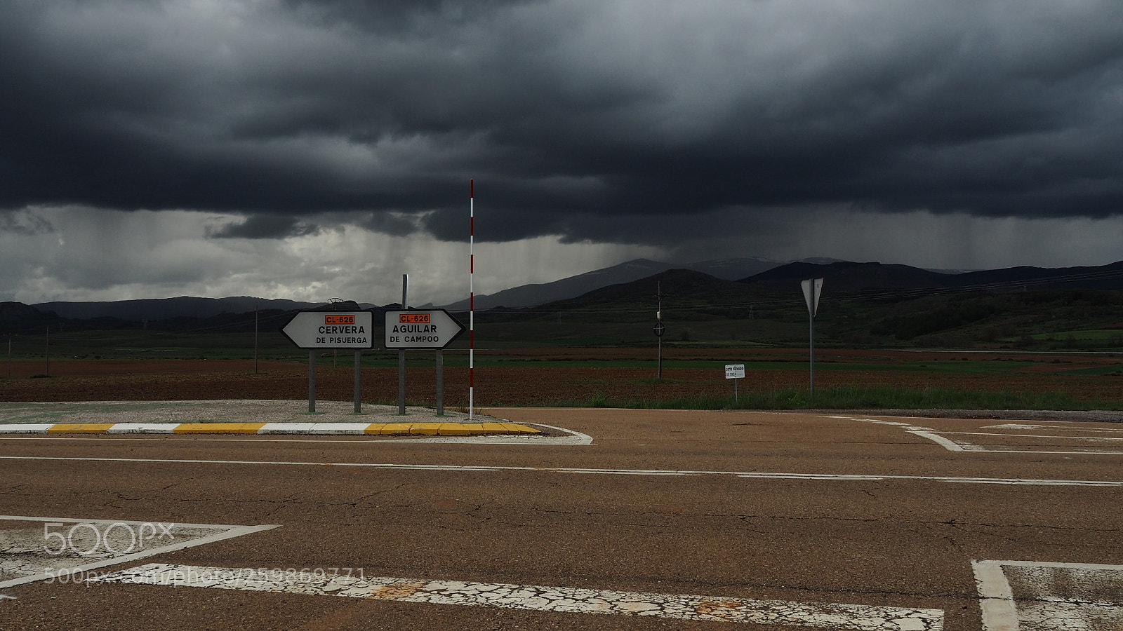 Olympus OM-D E-M5 II sample photo. Tarde de tormenta... photography