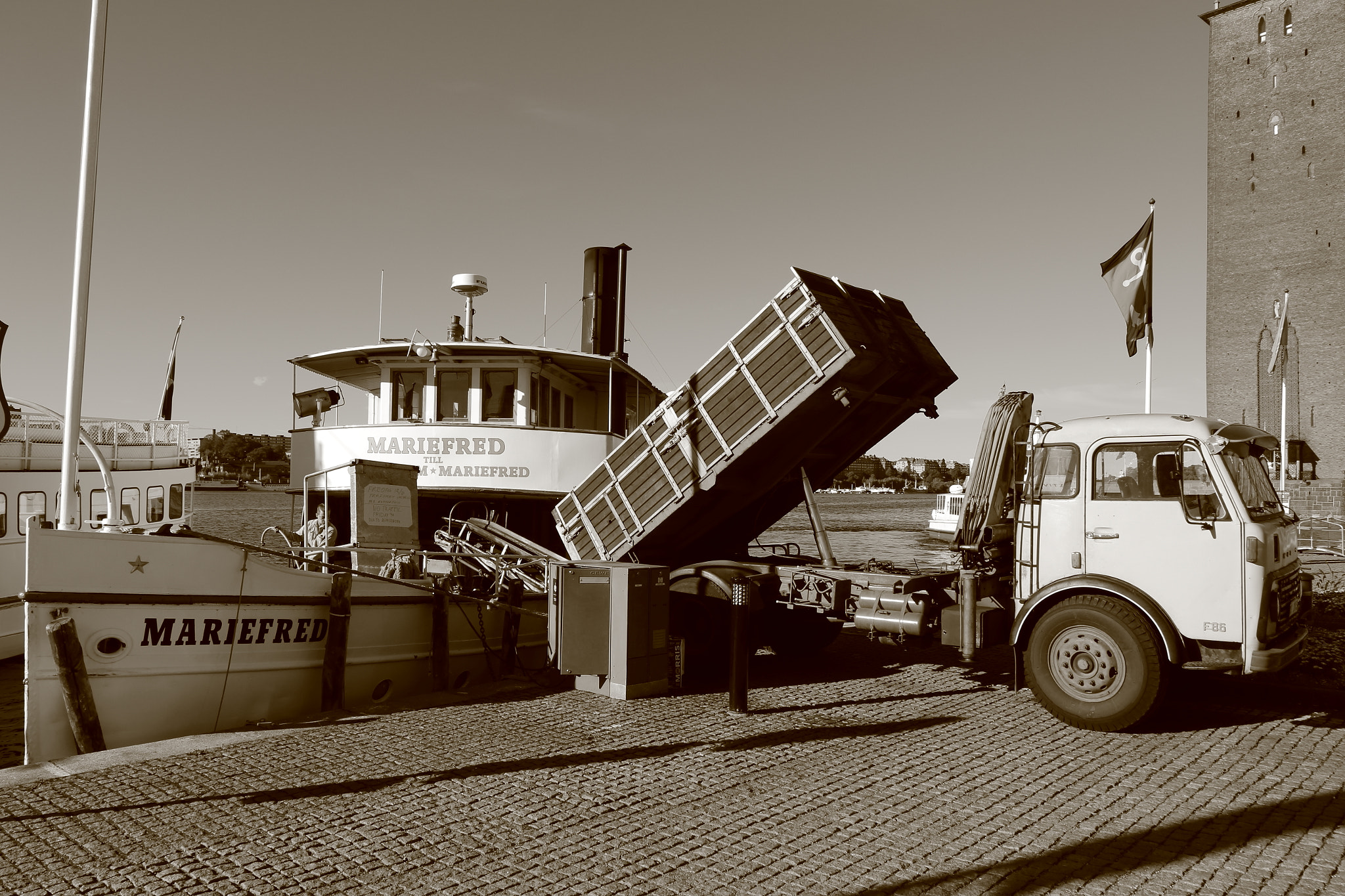 Canon EF-S 15-85mm F3.5-5.6 IS USM sample photo. Truck unloading onto a vessel photography