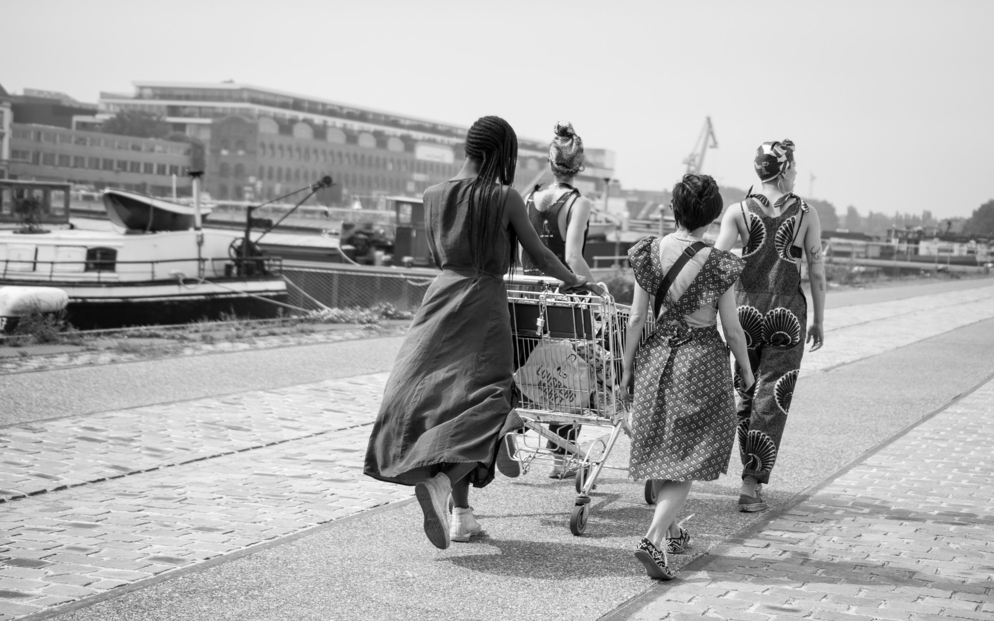 Sony a5100 sample photo. Ladies strolling dok noord, ghent photography