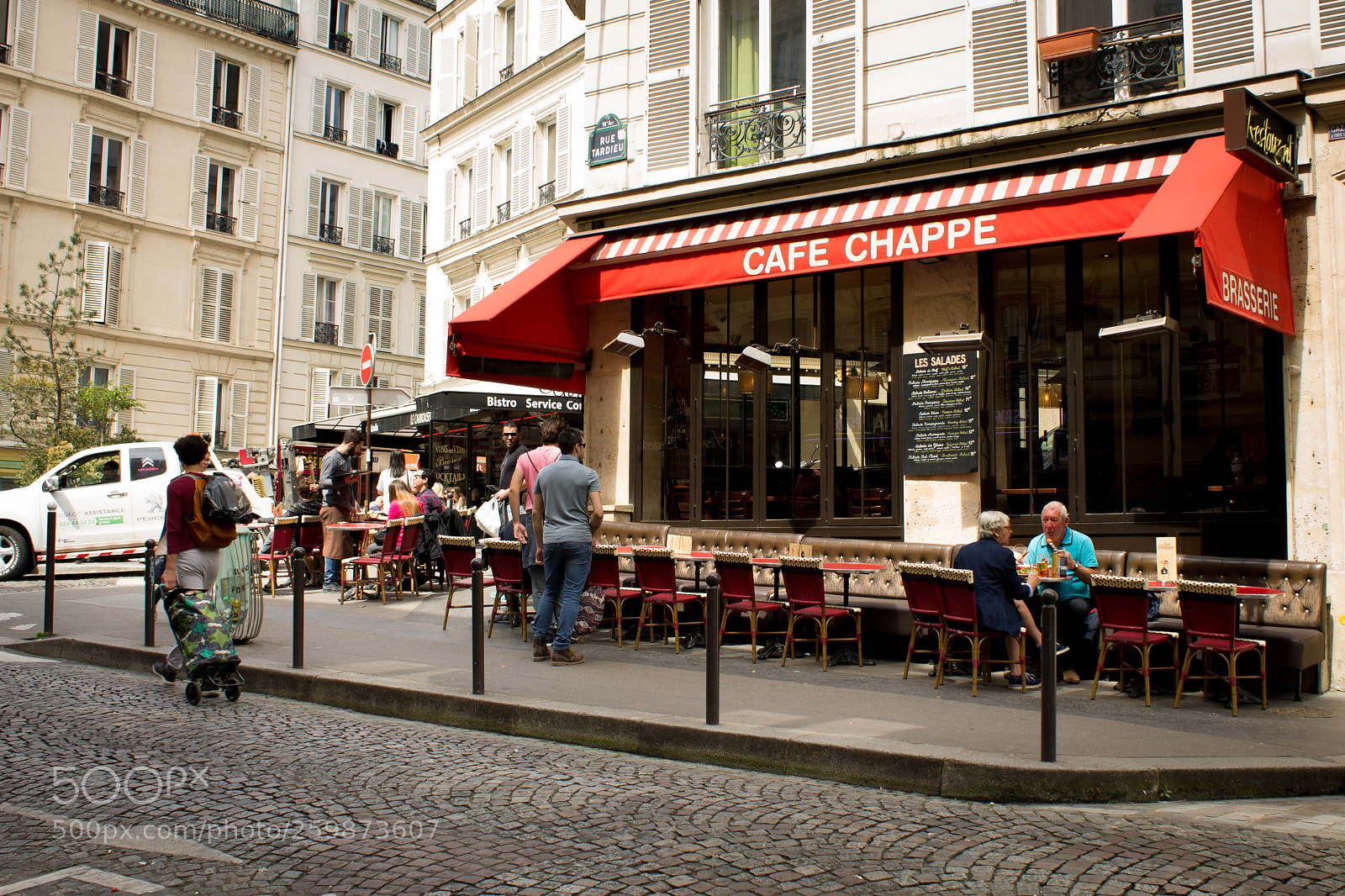 Canon EOS 1100D (EOS Rebel T3 / EOS Kiss X50) sample photo. A coffeeshop in paris photography