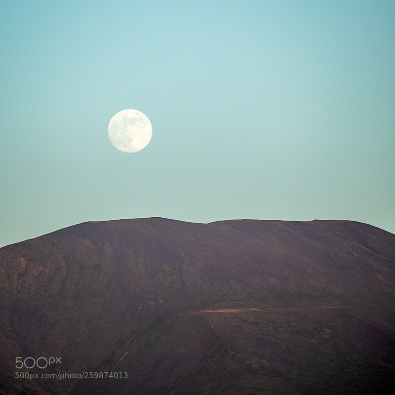 Canon EOS M3 sample photo. The moon and skiddaw photography