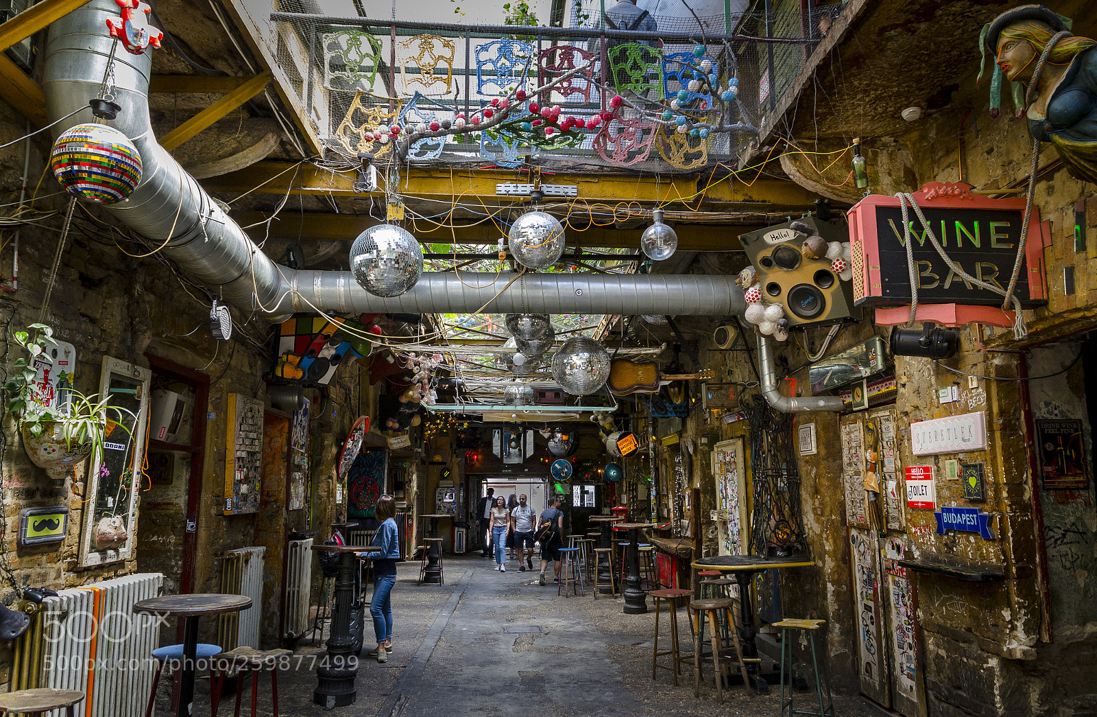 Nikon D7000 sample photo. Budapest garden pubs photography