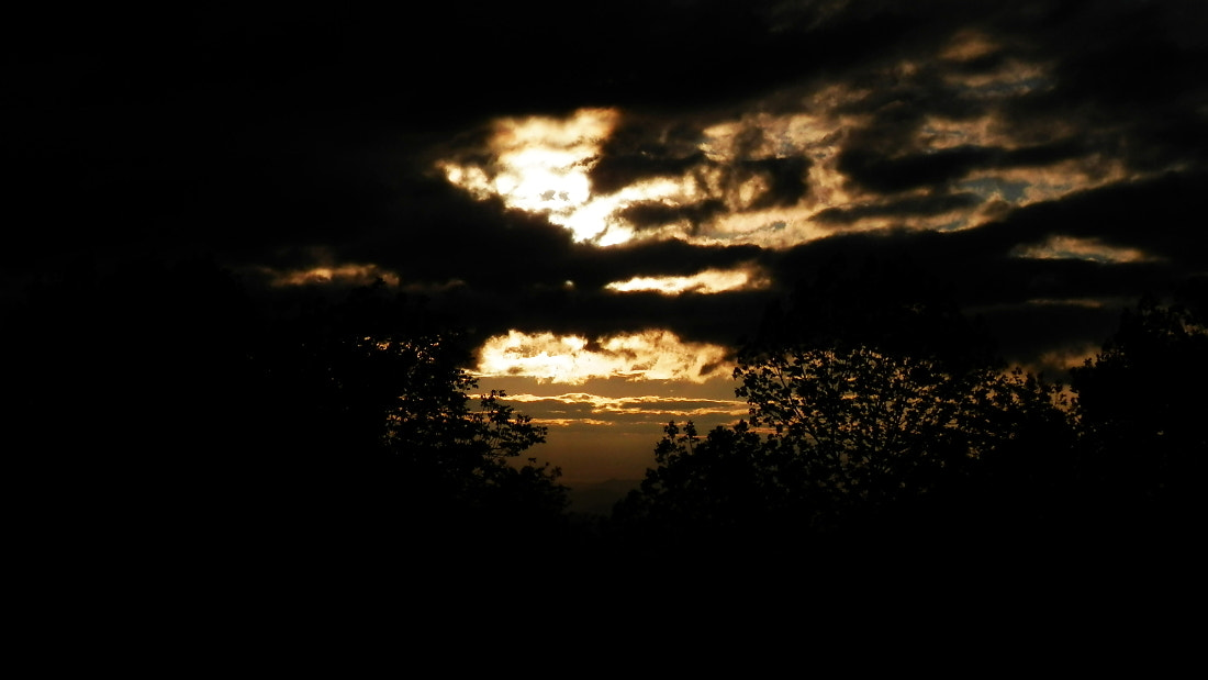 Olympus SZ-12 sample photo. Sunset over the valley at shenandoah national park photography