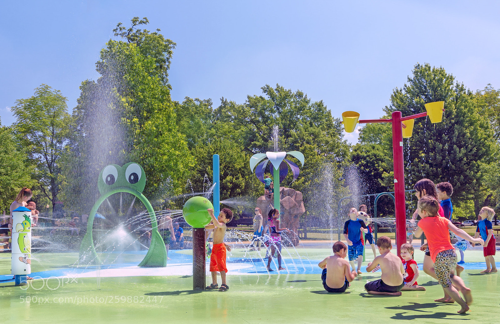 Sony a7R III sample photo. Children playing in sprinklers photography