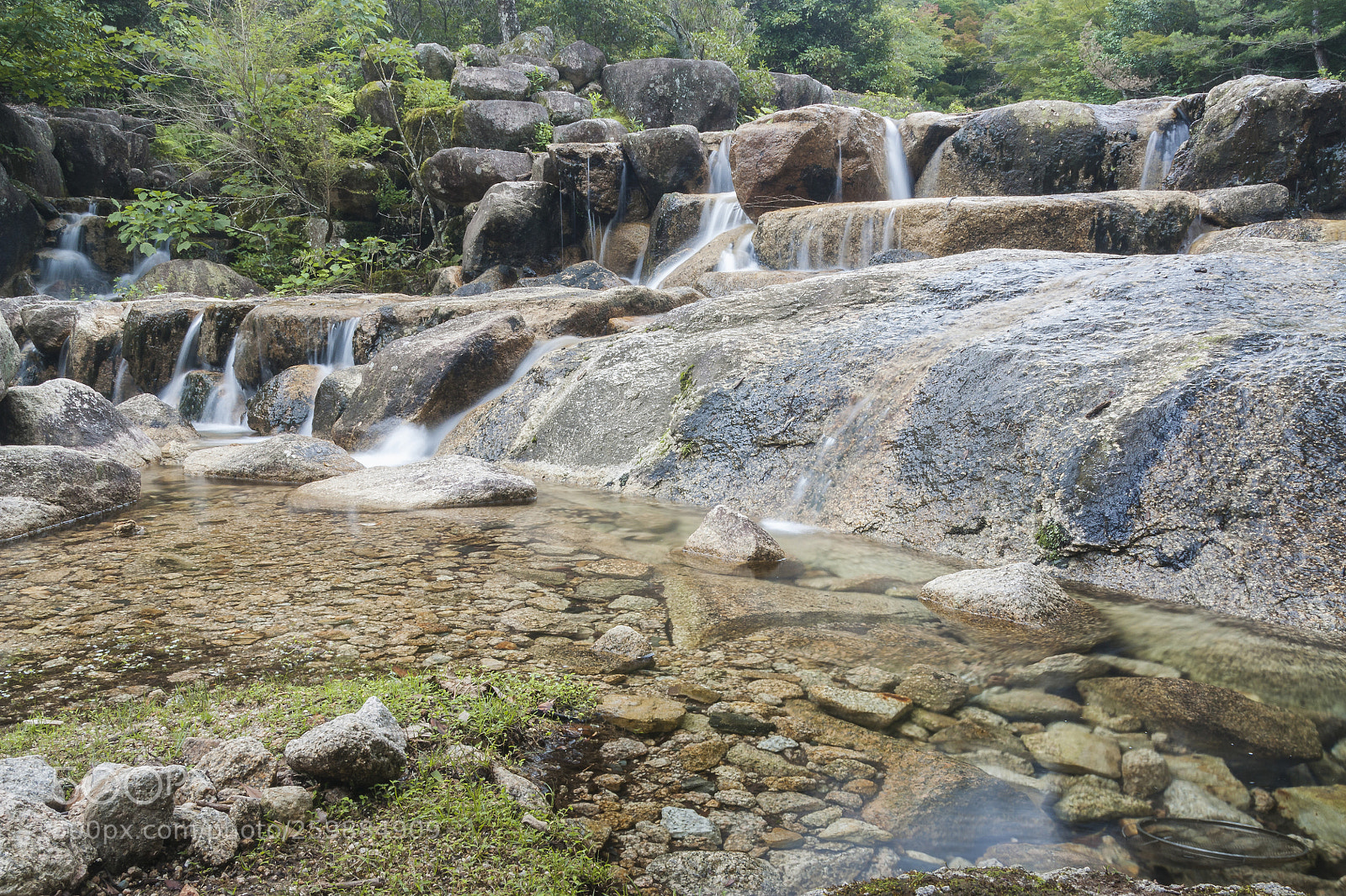 Canon EOS 450D (EOS Rebel XSi / EOS Kiss X2) sample photo. Waterfall at miyajima photography
