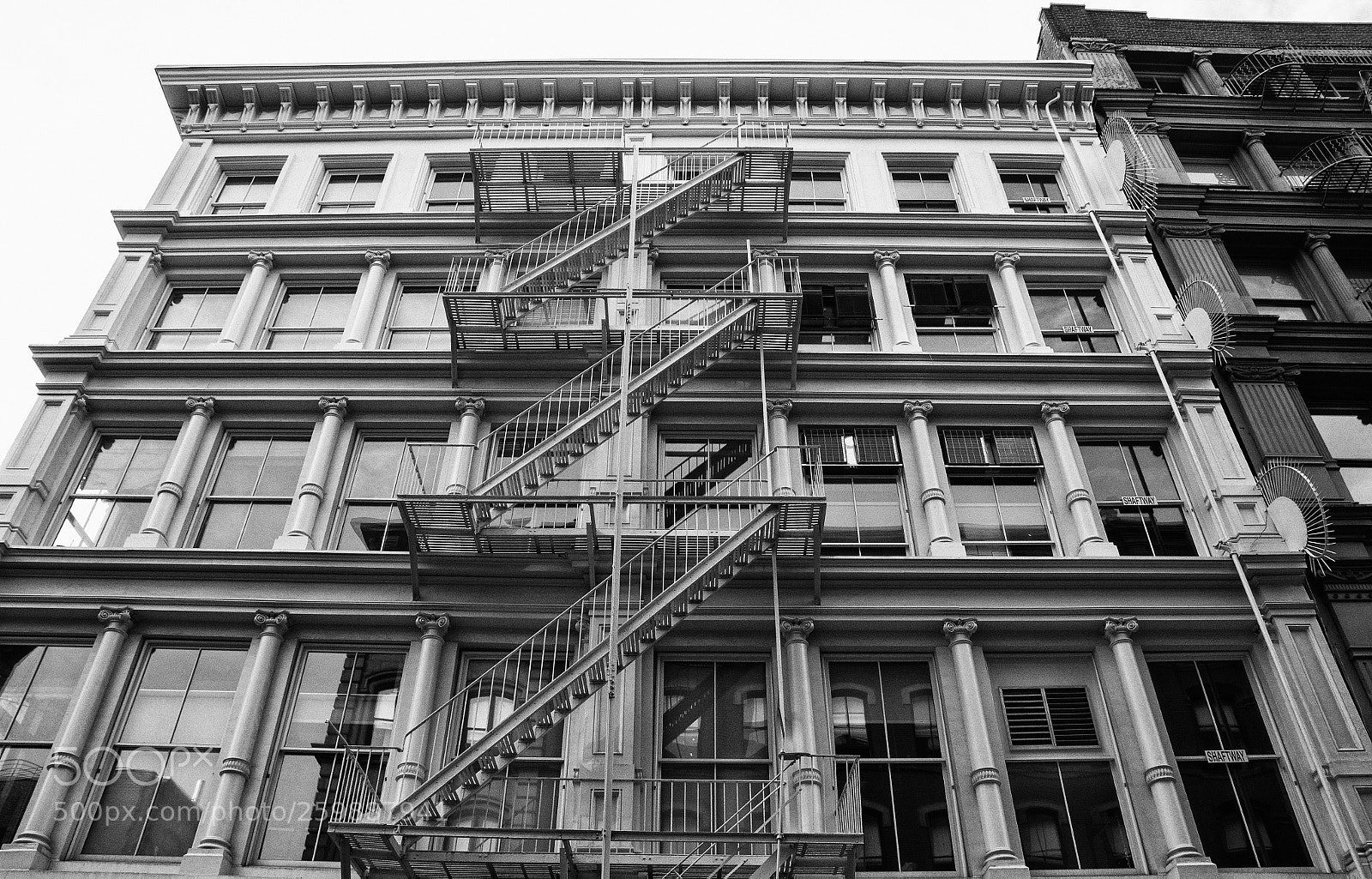 Canon EOS 600D (Rebel EOS T3i / EOS Kiss X5) sample photo. Soho photography