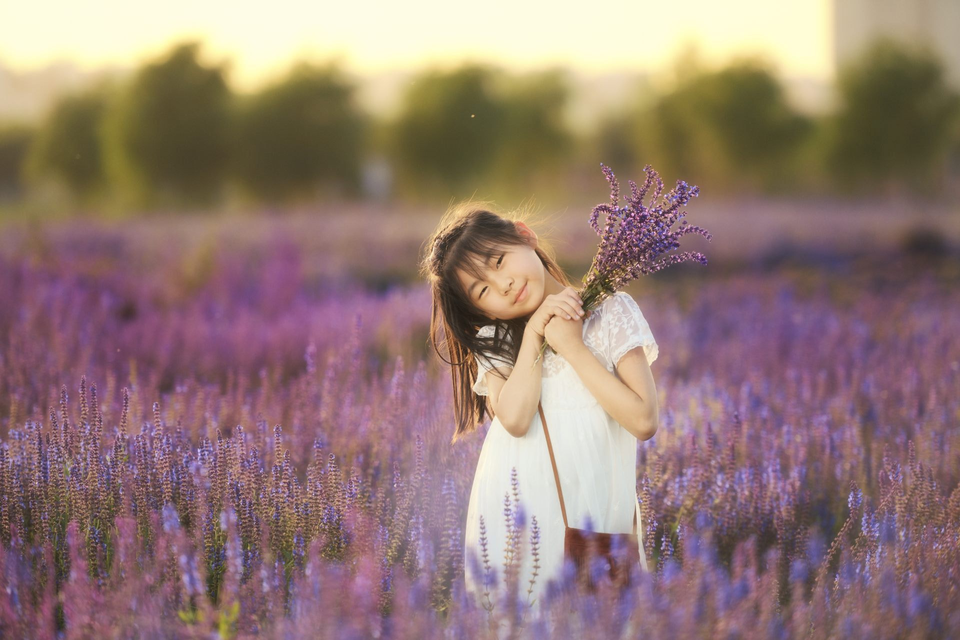 Nikon AF-S Nikkor 70-200mm F2.8G ED VR II sample photo. Salvia & girl photography