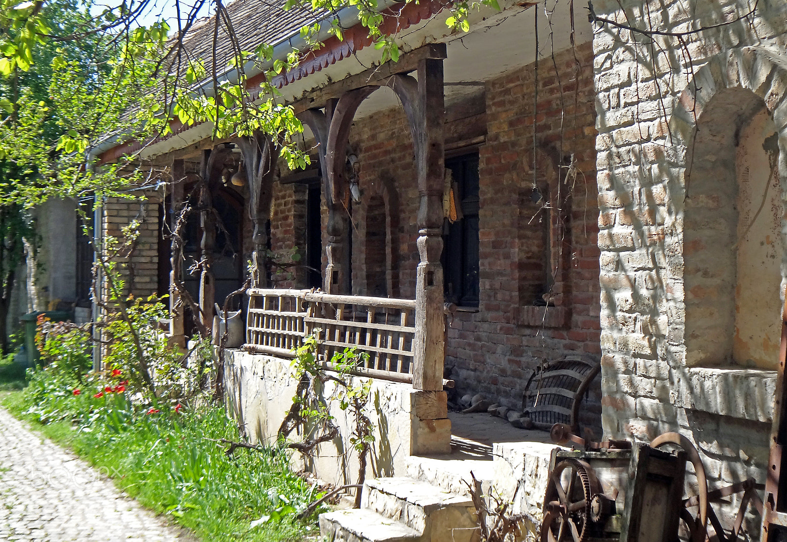 Sony Cyber-shot DSC-TX10 sample photo. Old house photography