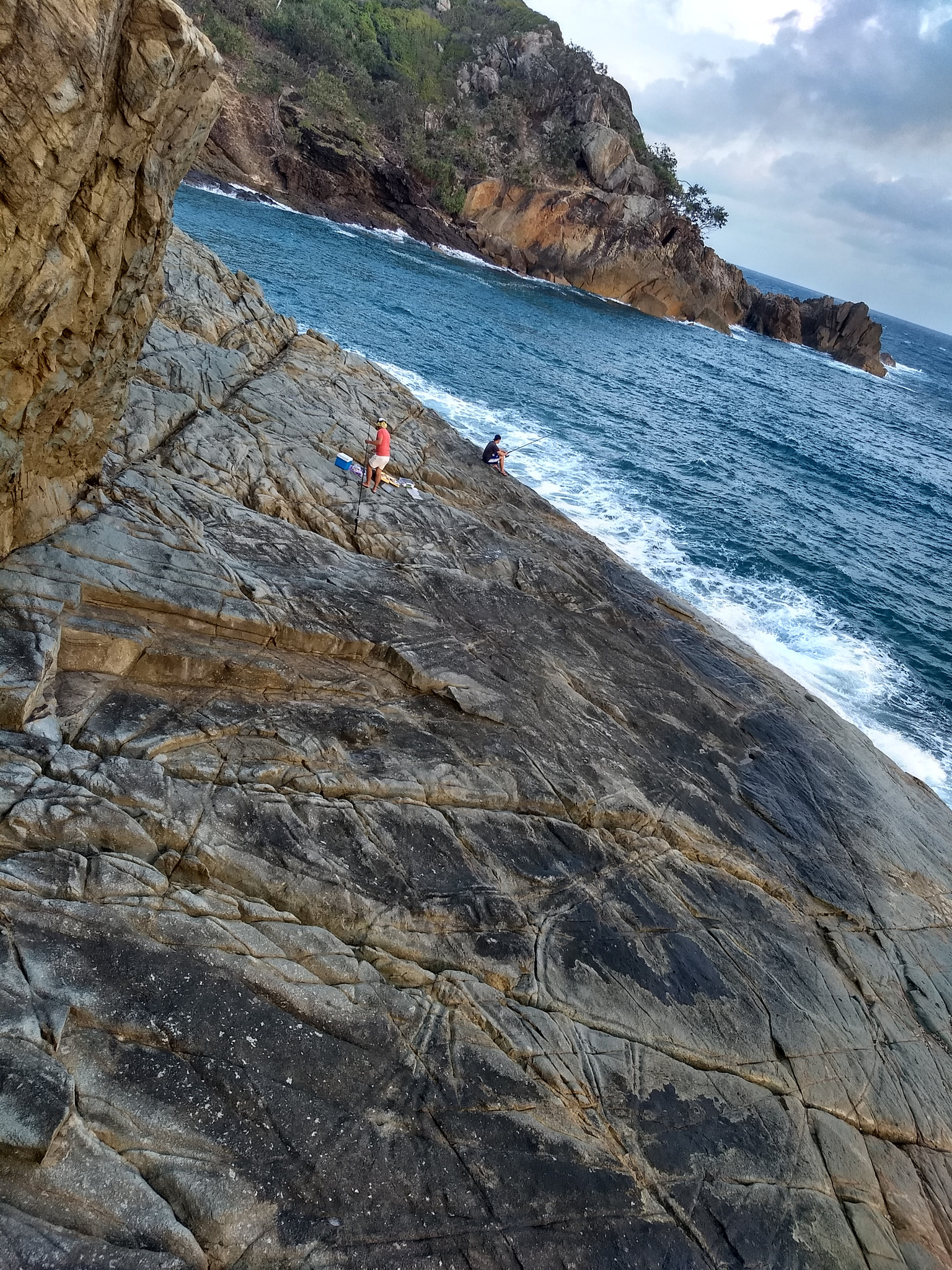 Motorola Moto G (5) Plus sample photo. Rock fishing photography