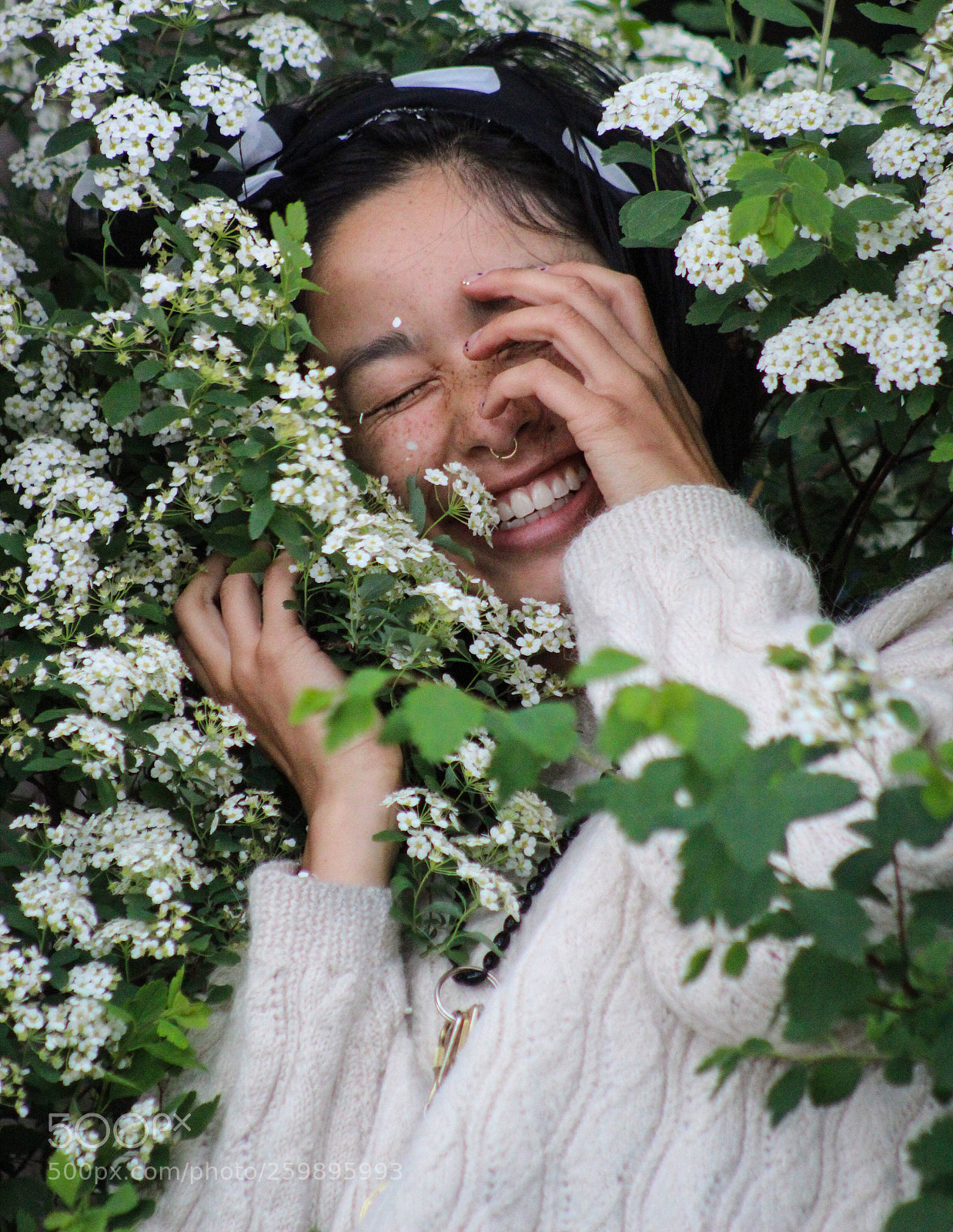 Canon EOS 600D (Rebel EOS T3i / EOS Kiss X5) sample photo. Girl hiding behind little photography