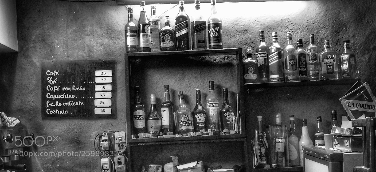 Sony Cyber-shot DSC-H400 sample photo. Open bar photography