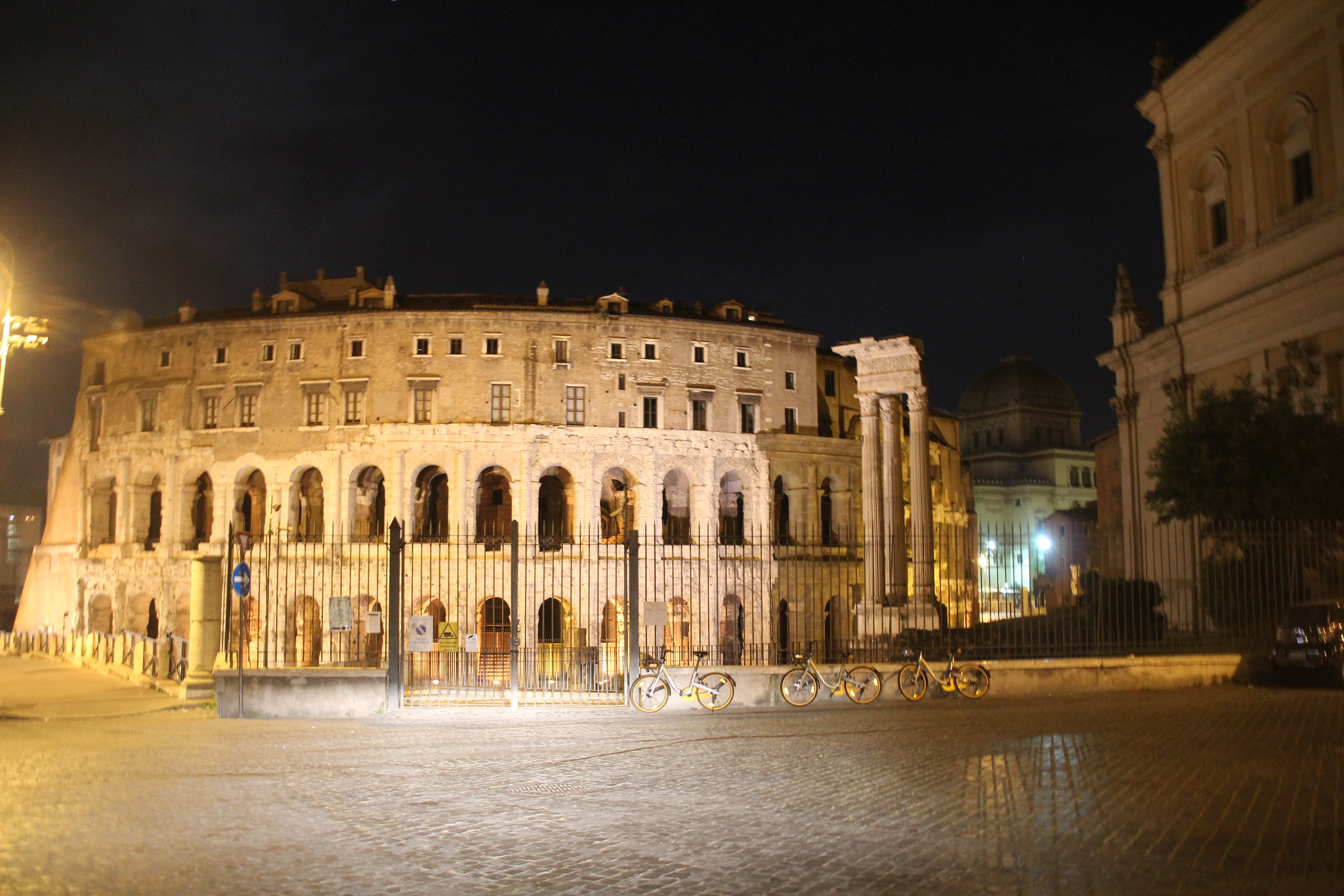 Canon EOS 1200D (EOS Rebel T5 / EOS Kiss X70 / EOS Hi) + Canon TS-E 90mm F2.8 Tilt-Shift sample photo. Colosseo roma italy photography