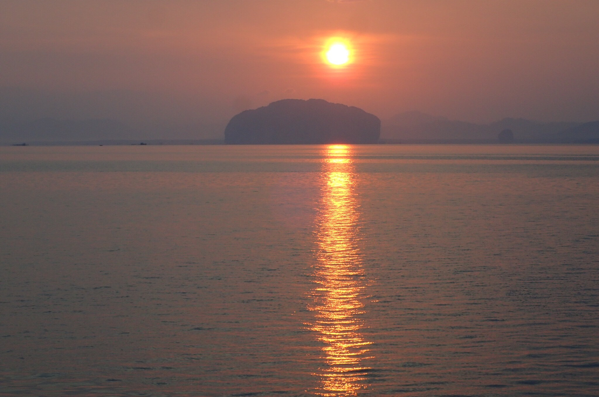 Olympus TG-4 sample photo. Sun , island , sea photography