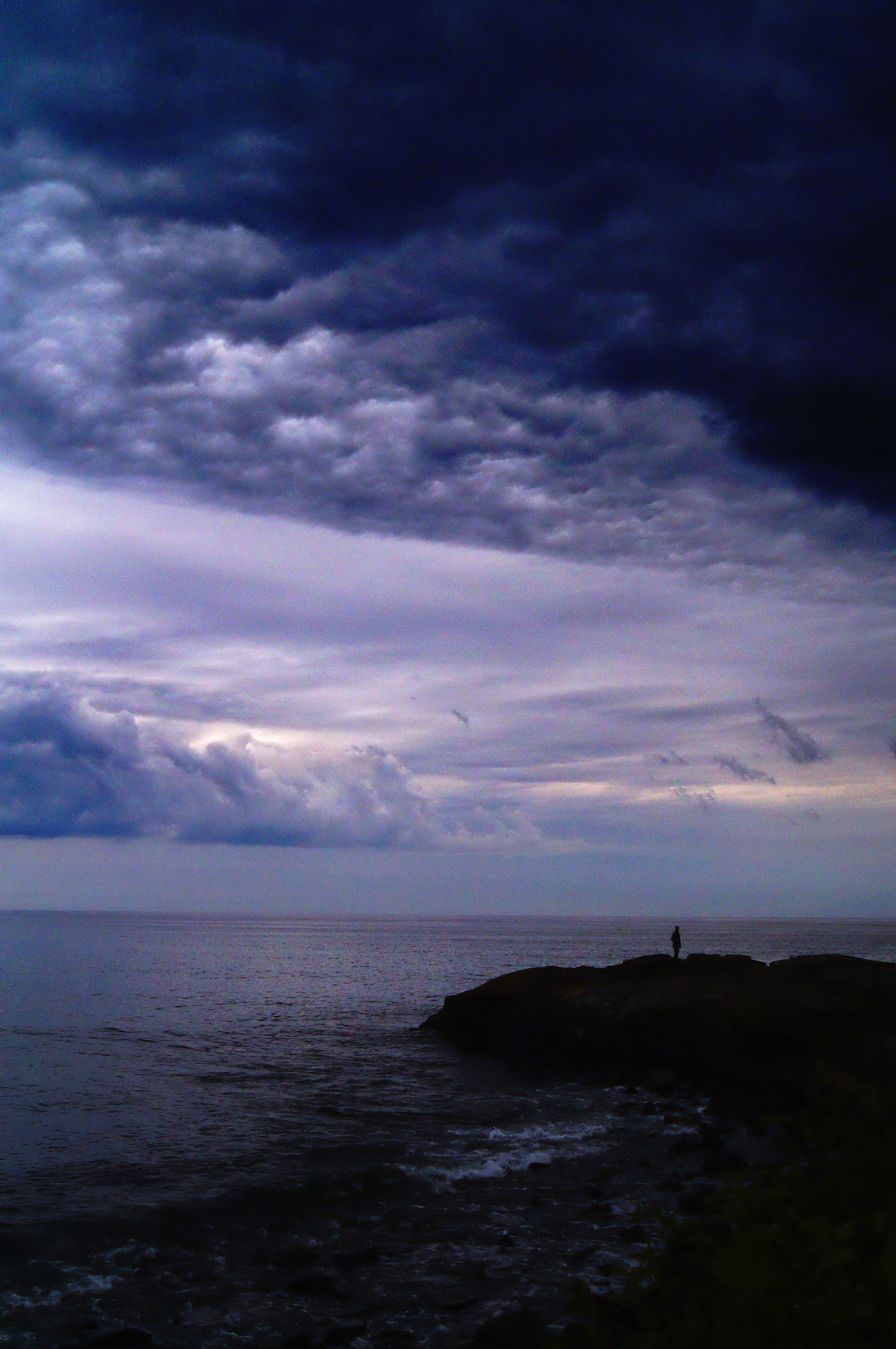 Sony SLT-A37 sample photo. Thunderhead on the ocean photography