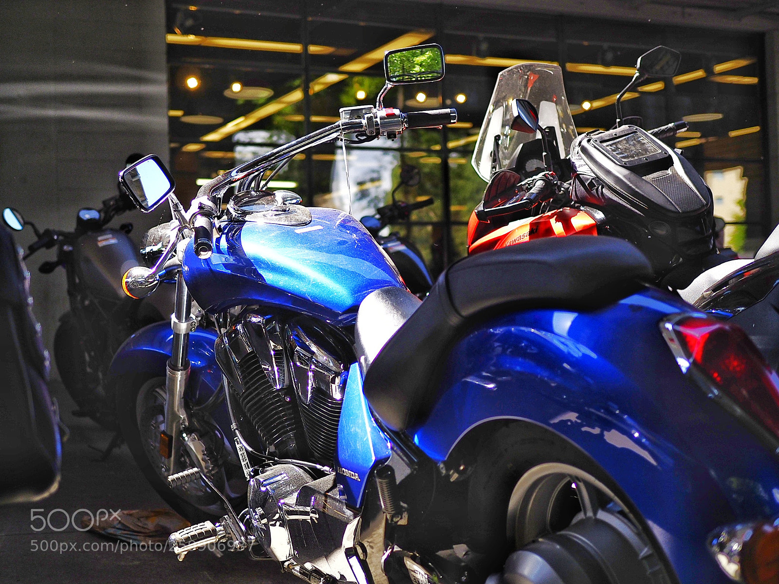 Olympus OM-D E-M5 II sample photo. Blue motorcycle photography