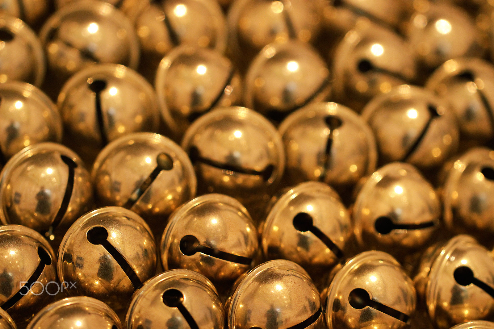 Canon EF 100mm F2.8L Macro IS USM sample photo. Gold bell macro photography