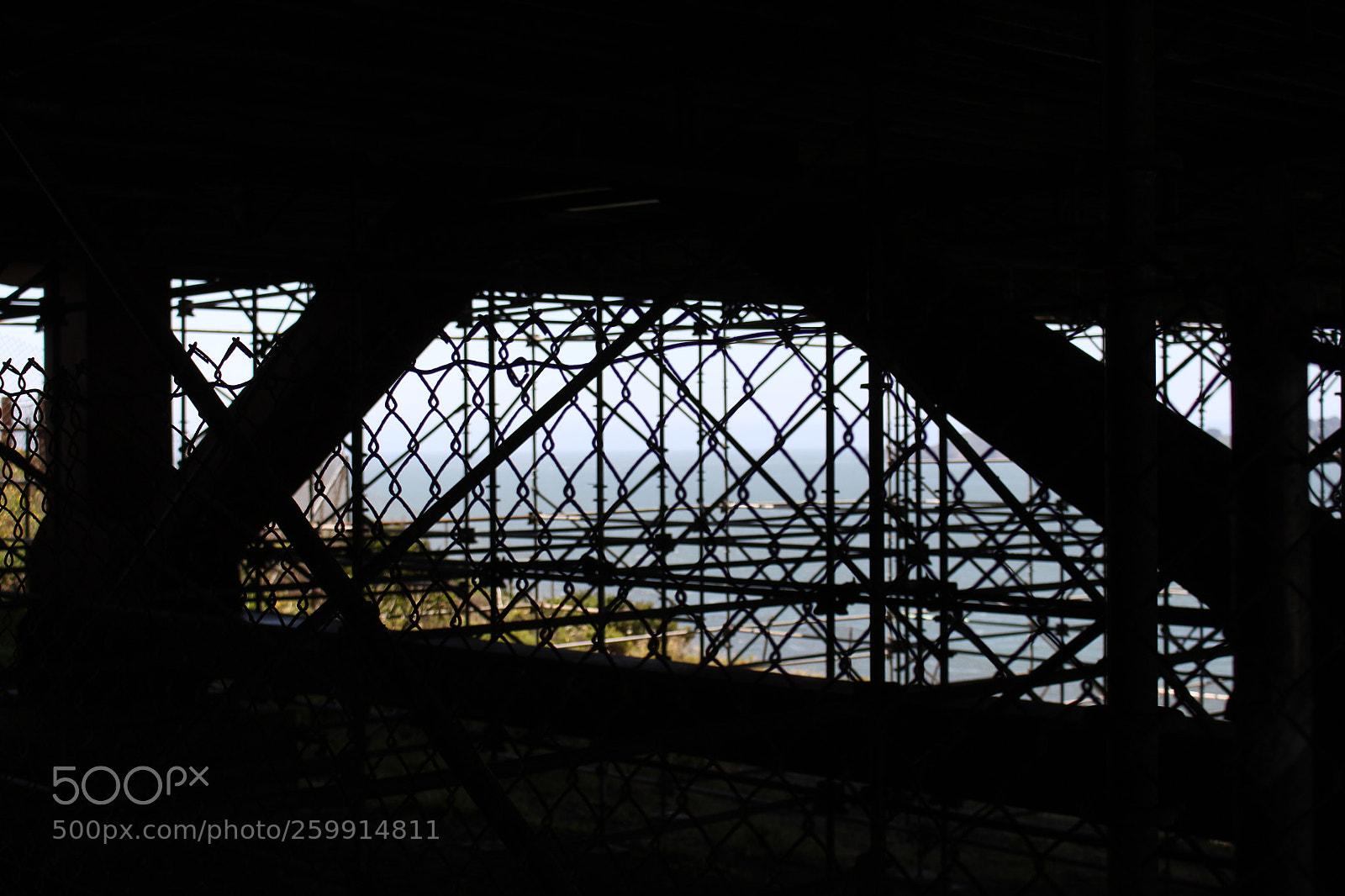 Canon EOS 700D (EOS Rebel T5i / EOS Kiss X7i) sample photo. Ocean through fence photography