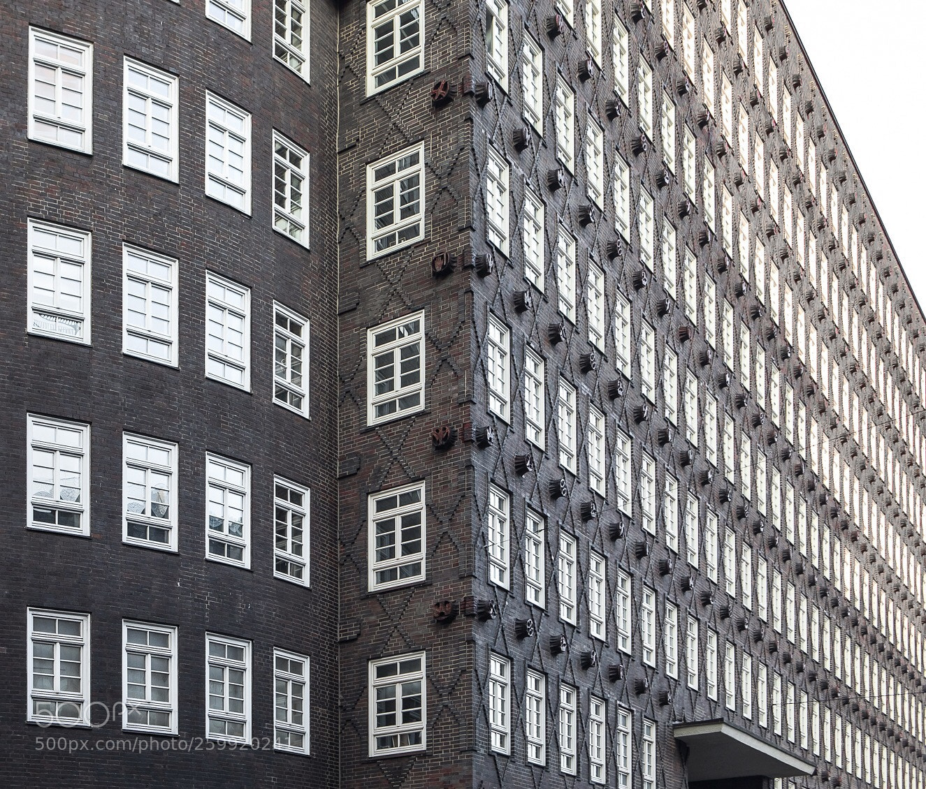 Canon EOS 5D Mark IV sample photo. Windows - hamburg version photography