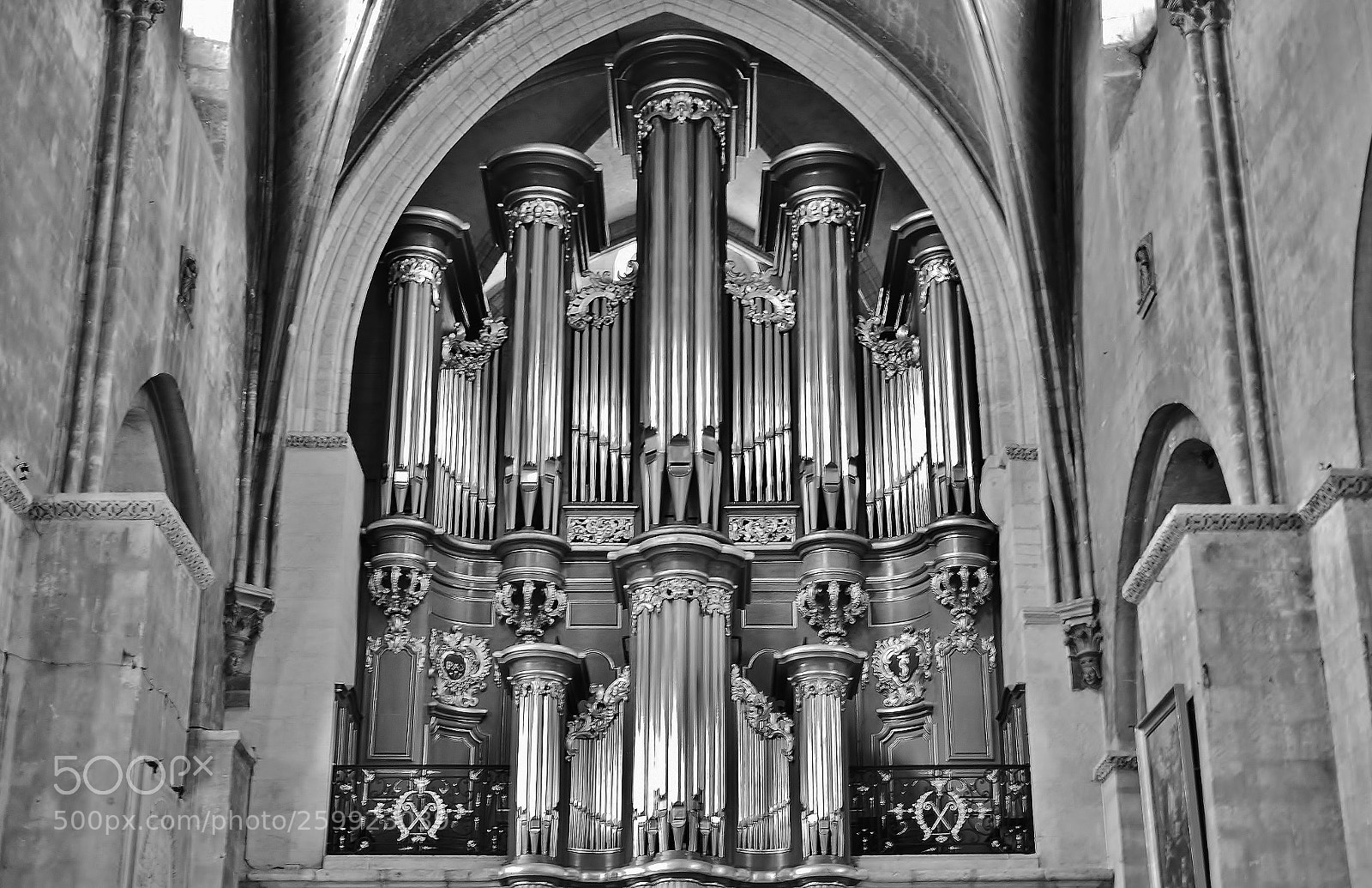 Nikon D5100 + Nikon AF-S DX Nikkor 35mm F1.8G sample photo. Orgue de l'eglise sainte photography
