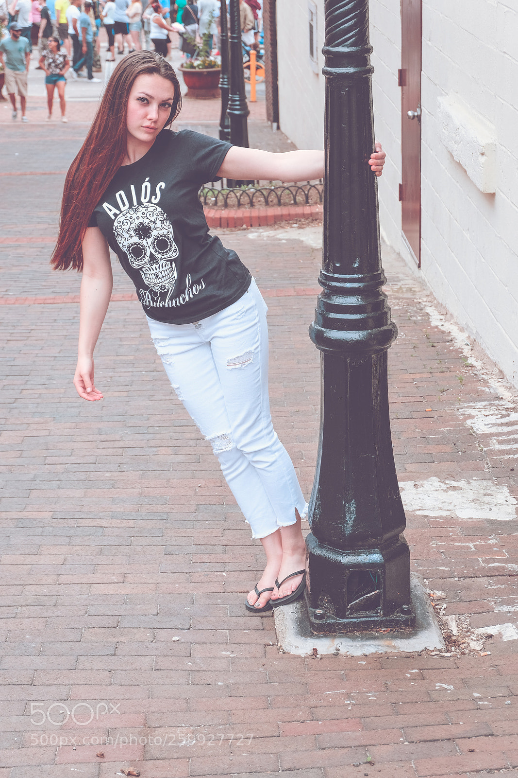Fujifilm X-T20 sample photo. Girlfriend hangin' onto pole photography