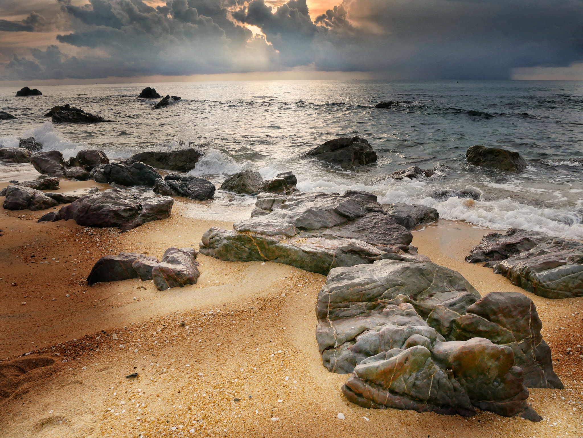 Panasonic Lumix DC-GX850 (Lumix DC-GX800 / Lumix DC-GF9) sample photo. Coastline photography