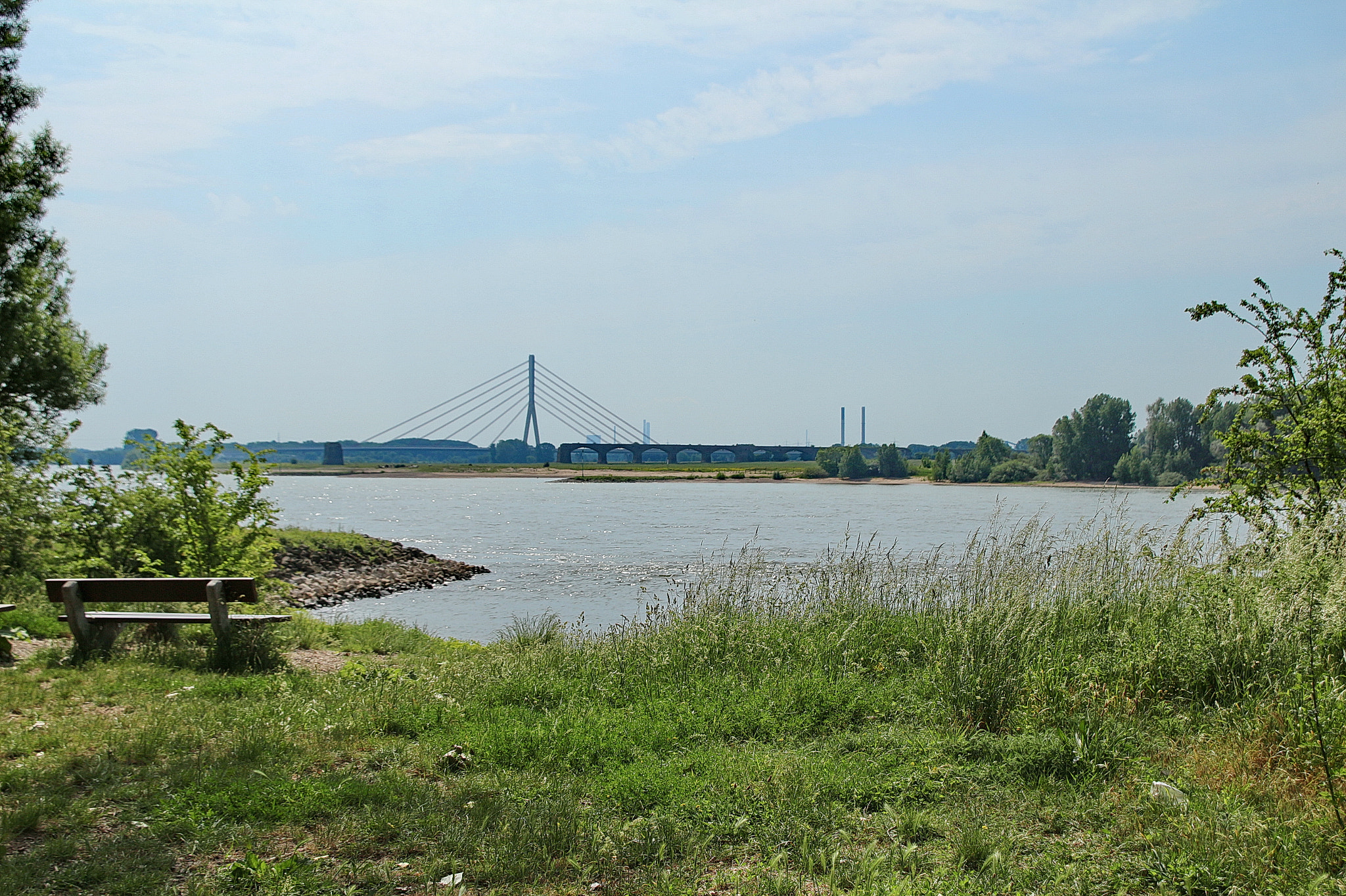 Canon EOS 650D (EOS Rebel T4i / EOS Kiss X6i) sample photo. Le rhin à wesel conflit de génération entre les deux ponts photography