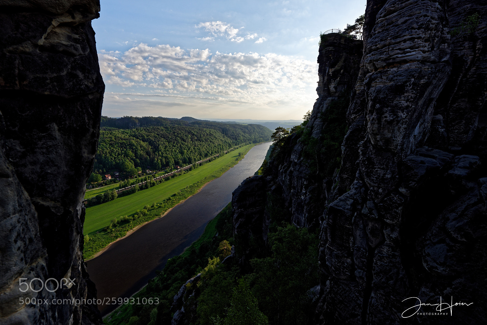 Nikon D810 sample photo. Looking down on the photography