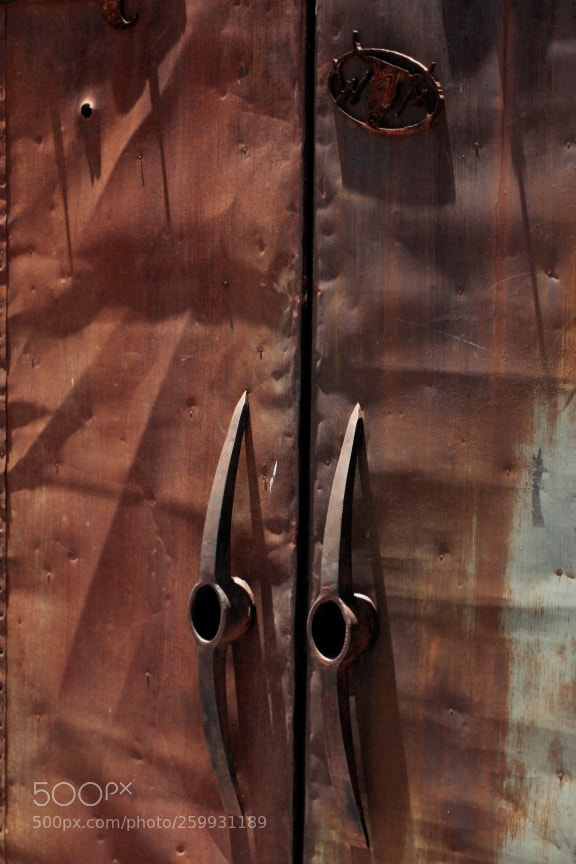 Canon EOS 7D sample photo. Door photography