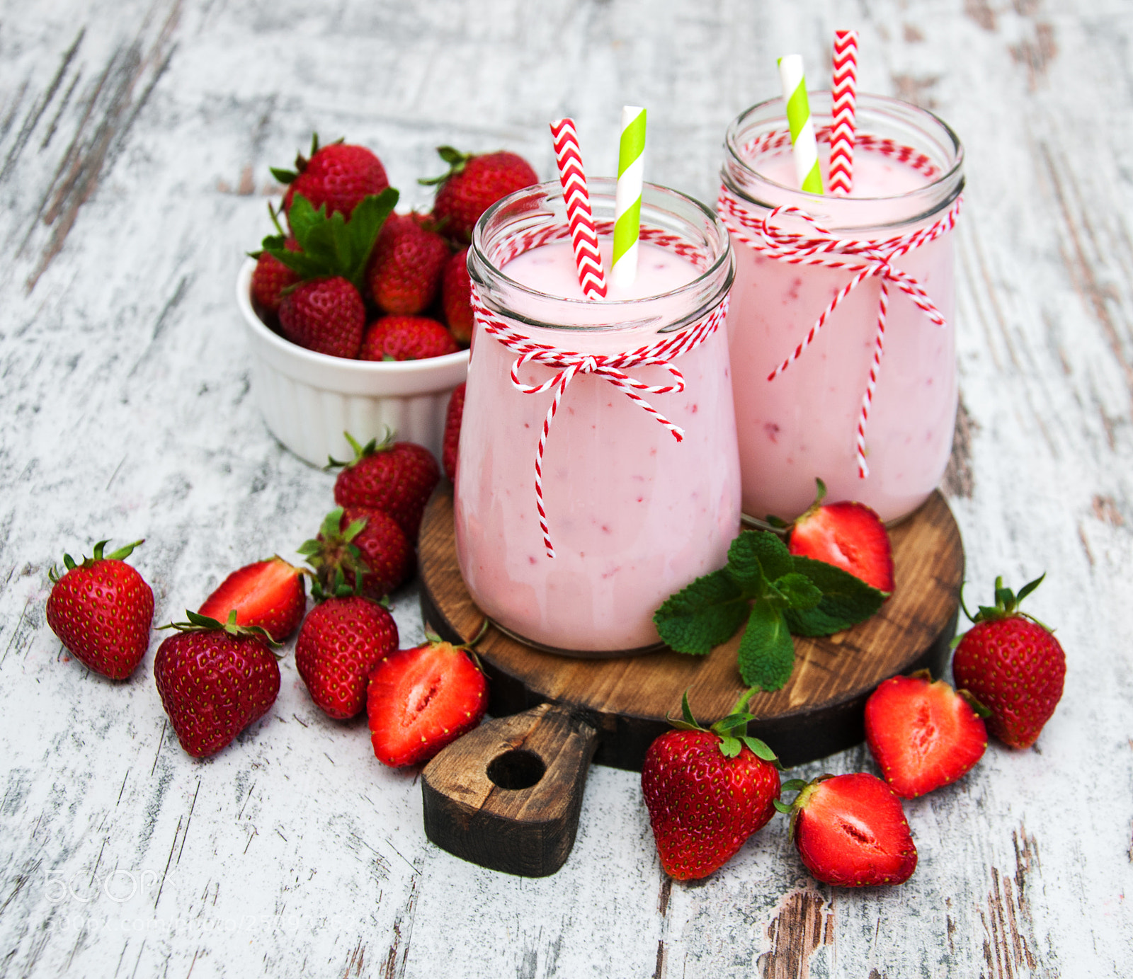 Nikon D90 sample photo. Yogurt with strawberries photography