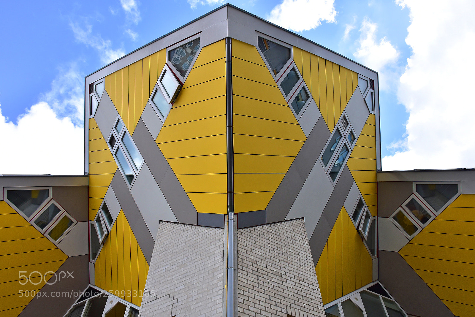 Nikon D7200 sample photo. Crazy yellow house photography