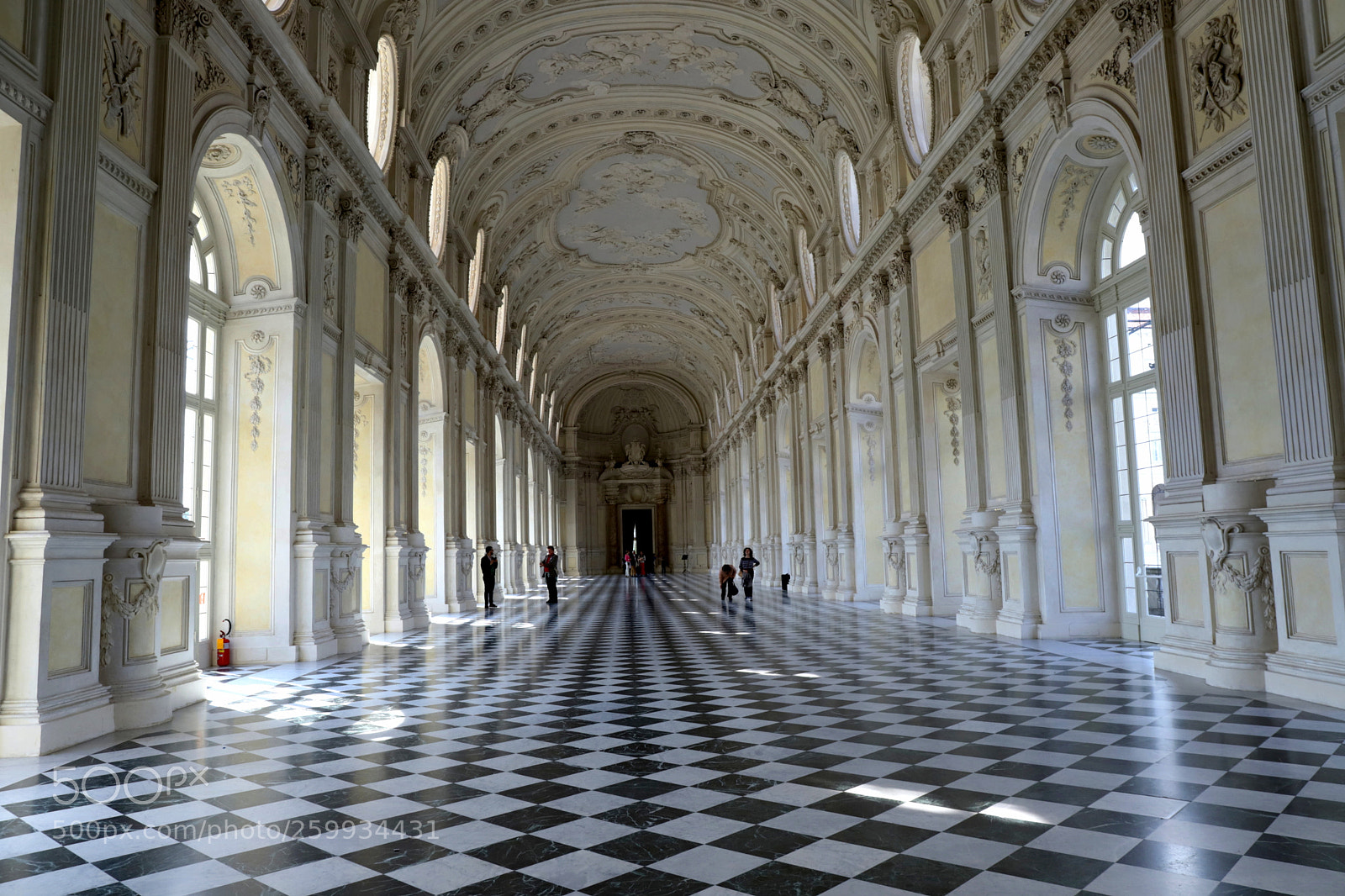 Canon EF 24-70mm F4L IS USM sample photo. The galleria grande photography