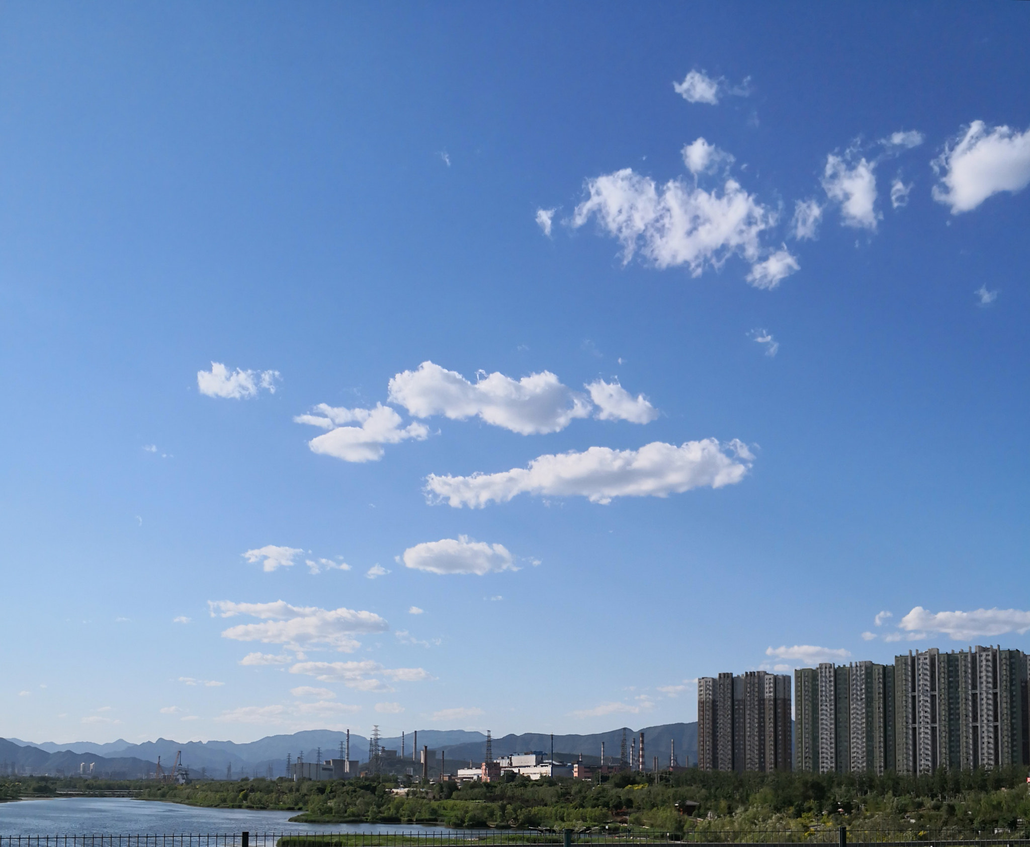 HUAWEI Mate 10 sample photo. 兰天白云 photography