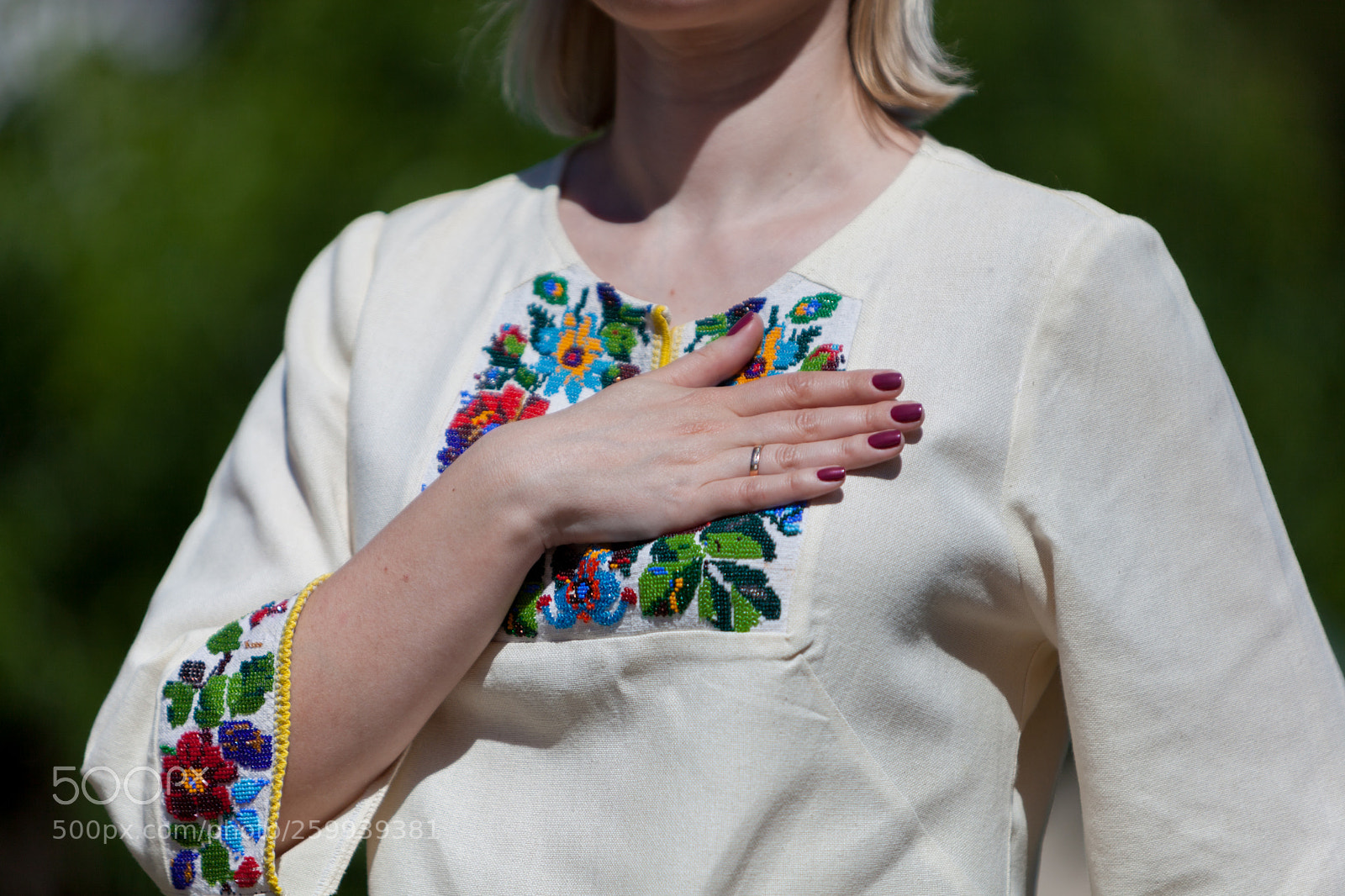 Canon EOS 5D Mark II sample photo. Woman in national clothes photography