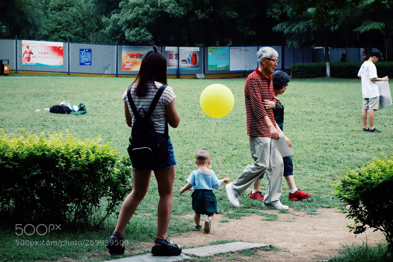 Sony Cyber-shot DSC-RX100 sample photo. Encounter in the park. photography