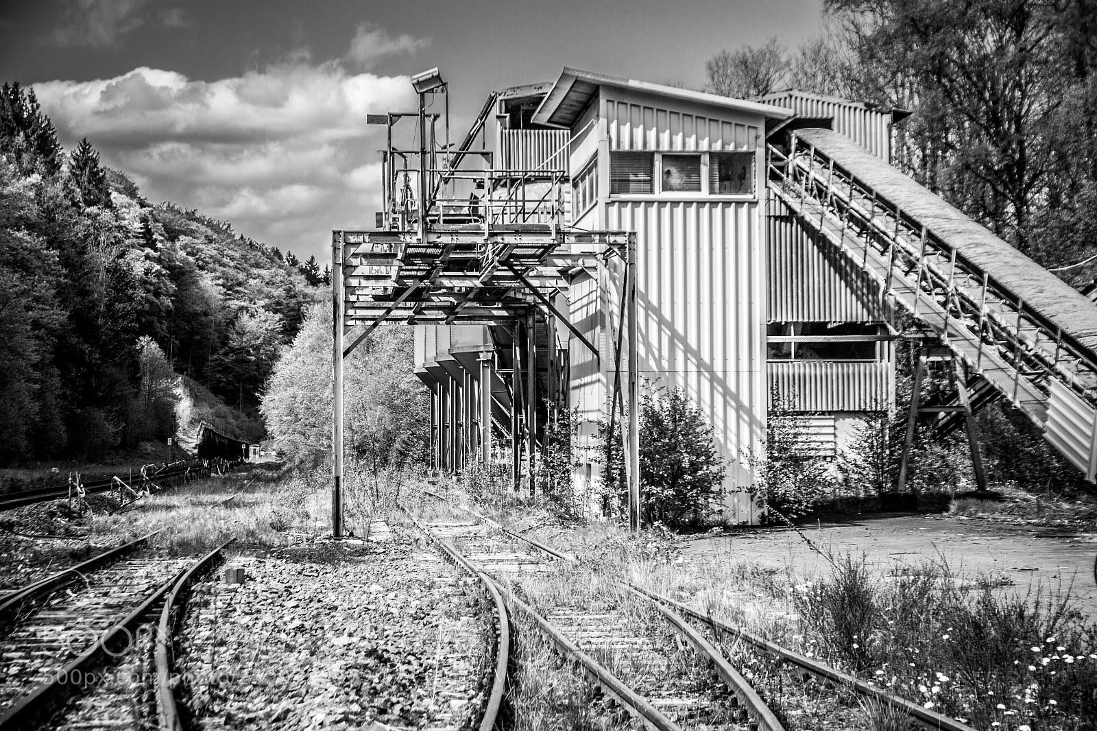 Canon EOS 500D (EOS Rebel T1i / EOS Kiss X3) sample photo. Abandoned factory photography
