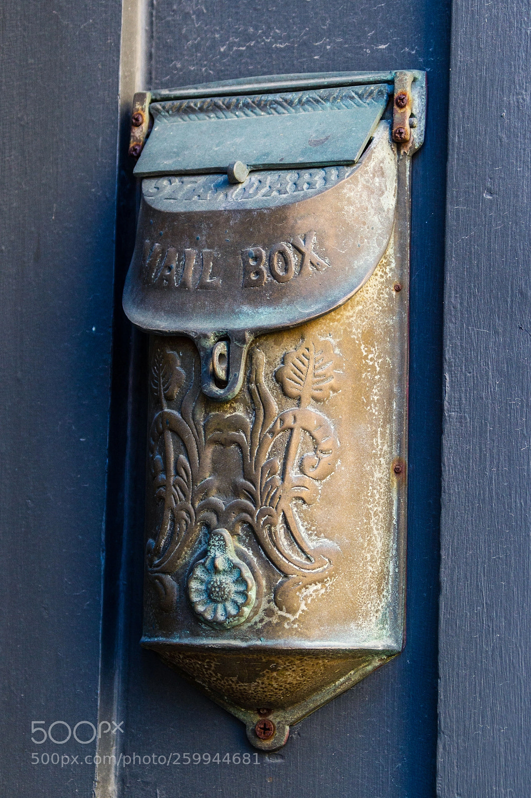 Canon EOS-1D Mark IV sample photo. Old mail box hanging photography