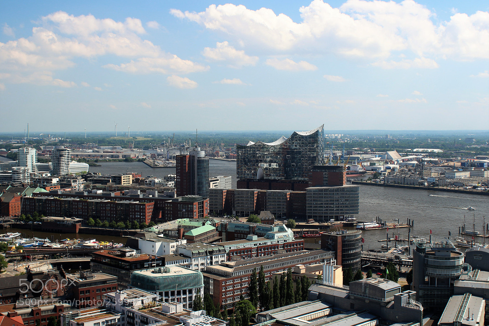Canon EOS 100D (EOS Rebel SL1 / EOS Kiss X7) sample photo. Elbe riverside in hamburg photography