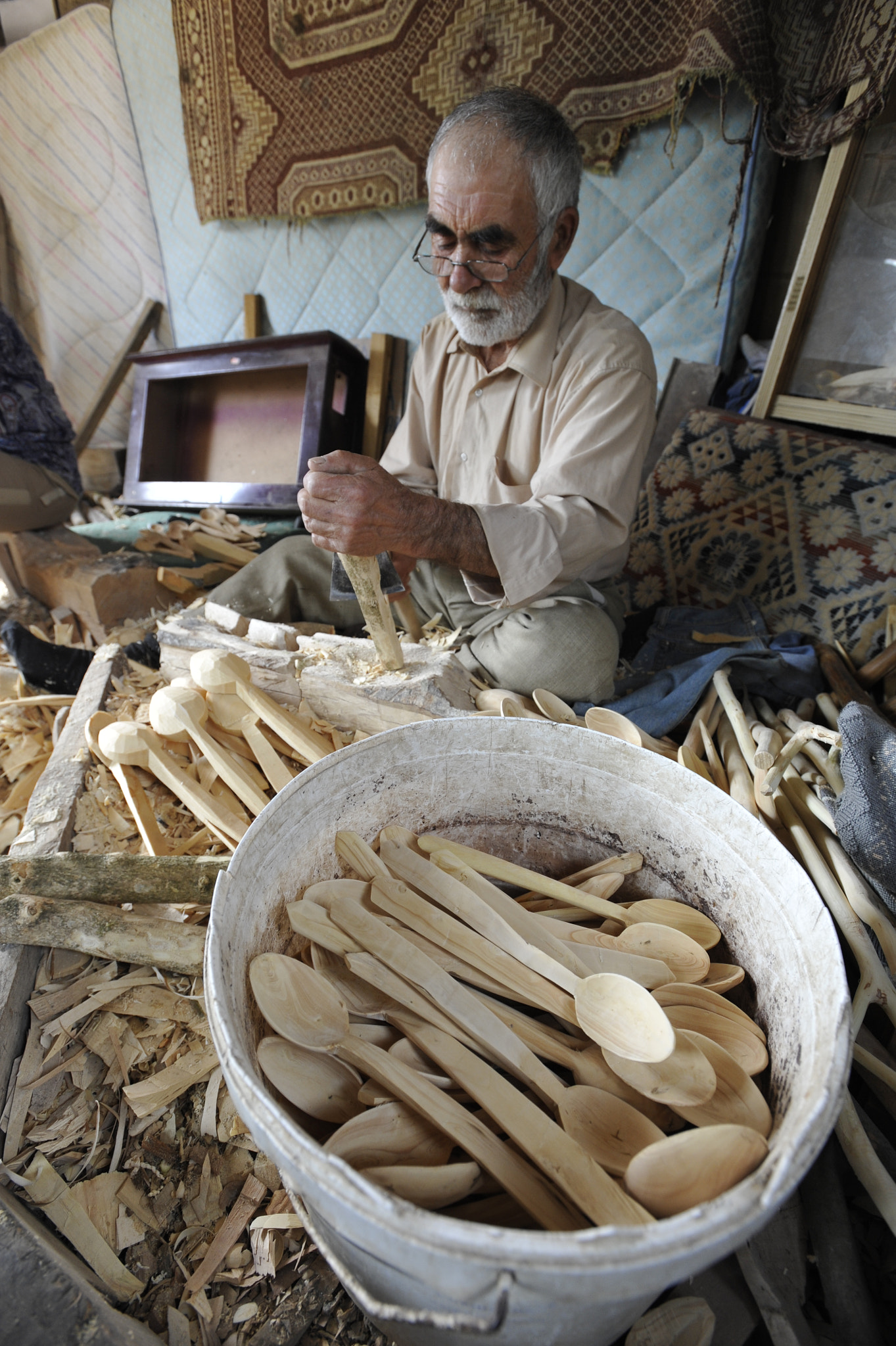 Nikon D3 + Nikon AF-S Nikkor 17-35mm F2.8D ED-IF sample photo. Wooden spoon maker photography